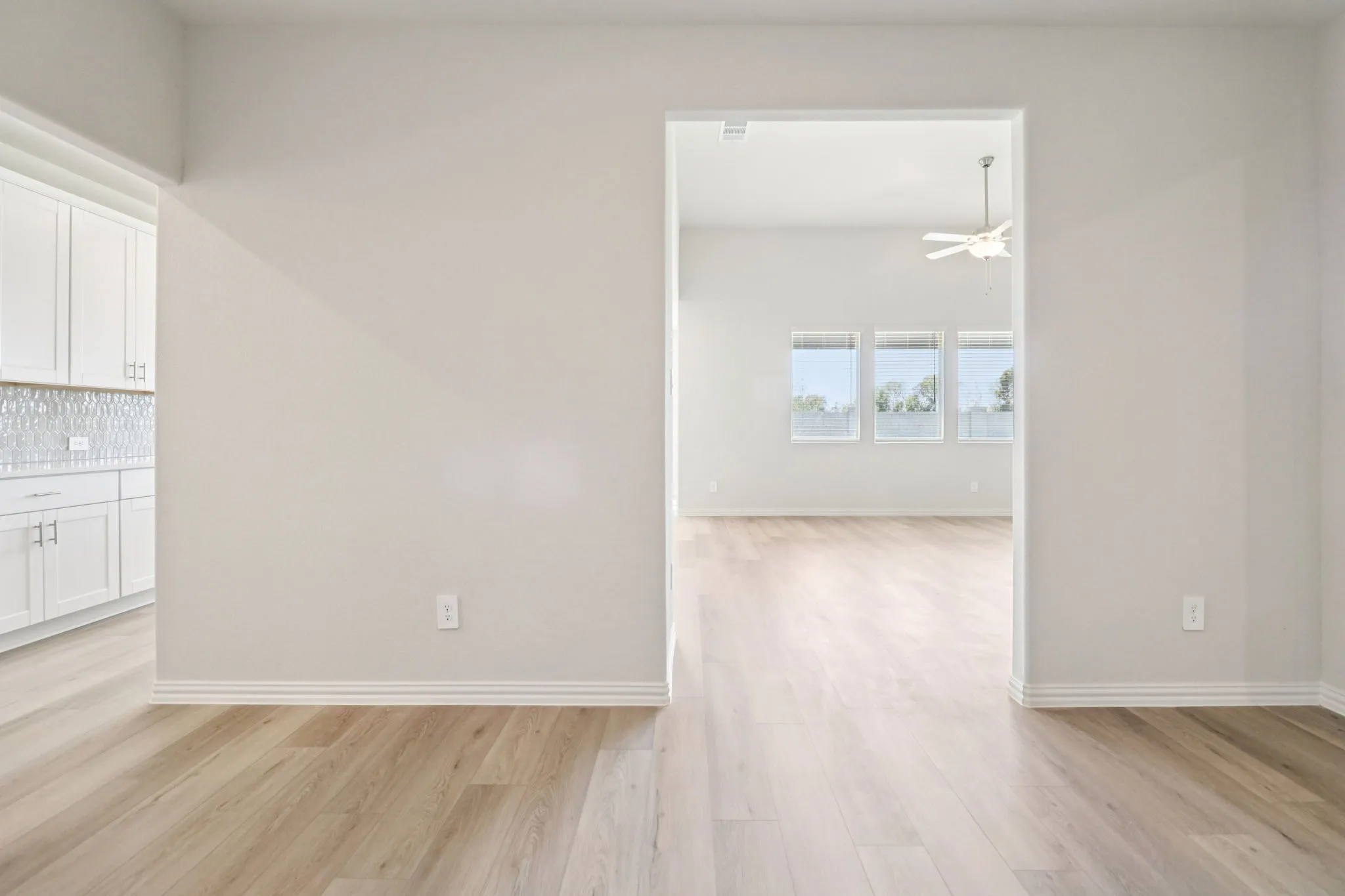  Photo is not of the actual home, but is an inspirational photo of builder’s model home and may depict options, furnishings, and/or decorator features that are not included.
