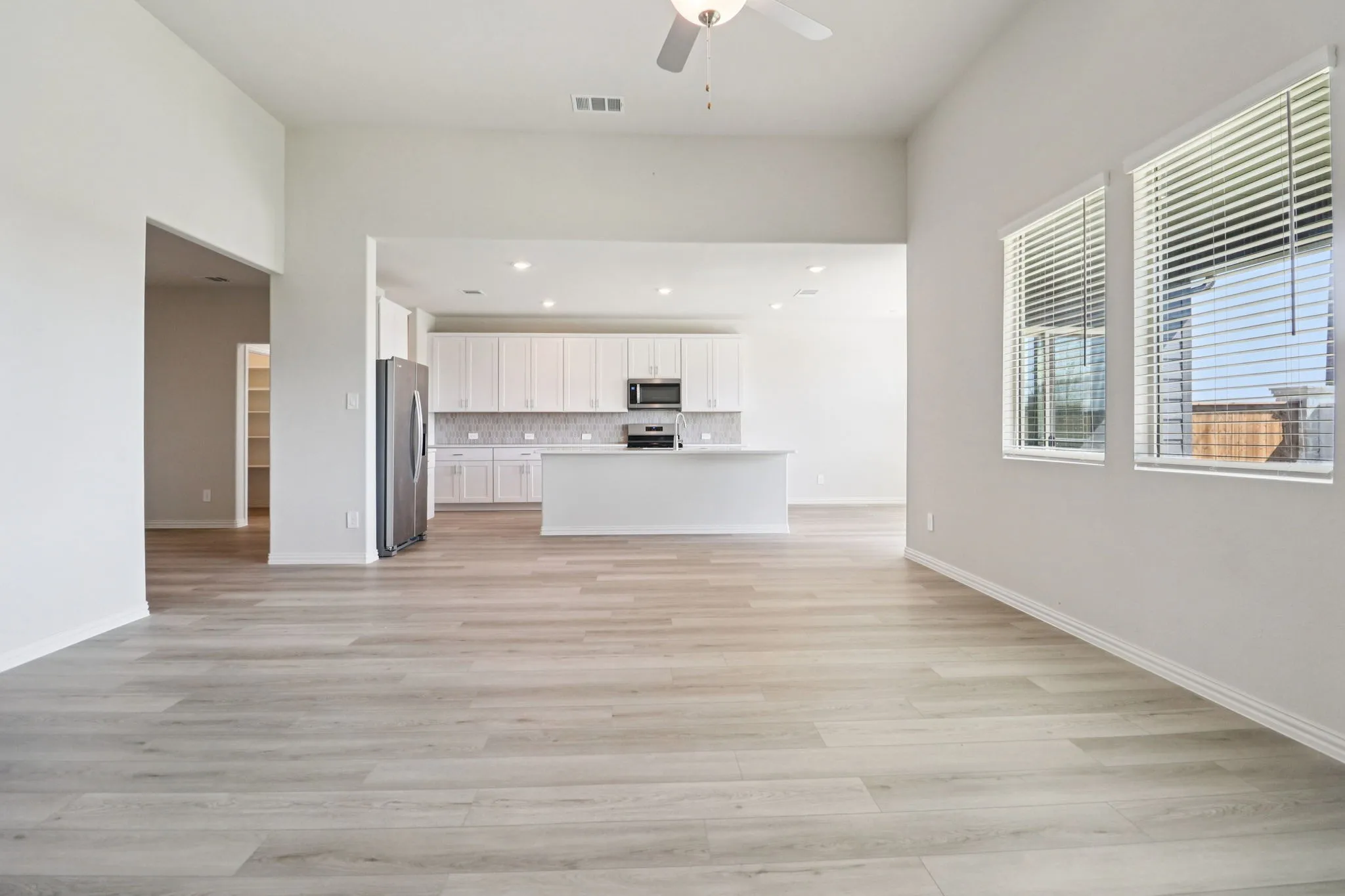  Photo is not of the actual home, but is an inspirational photo of builder’s model home and may depict options, furnishings, and/or decorator features that are not included.
