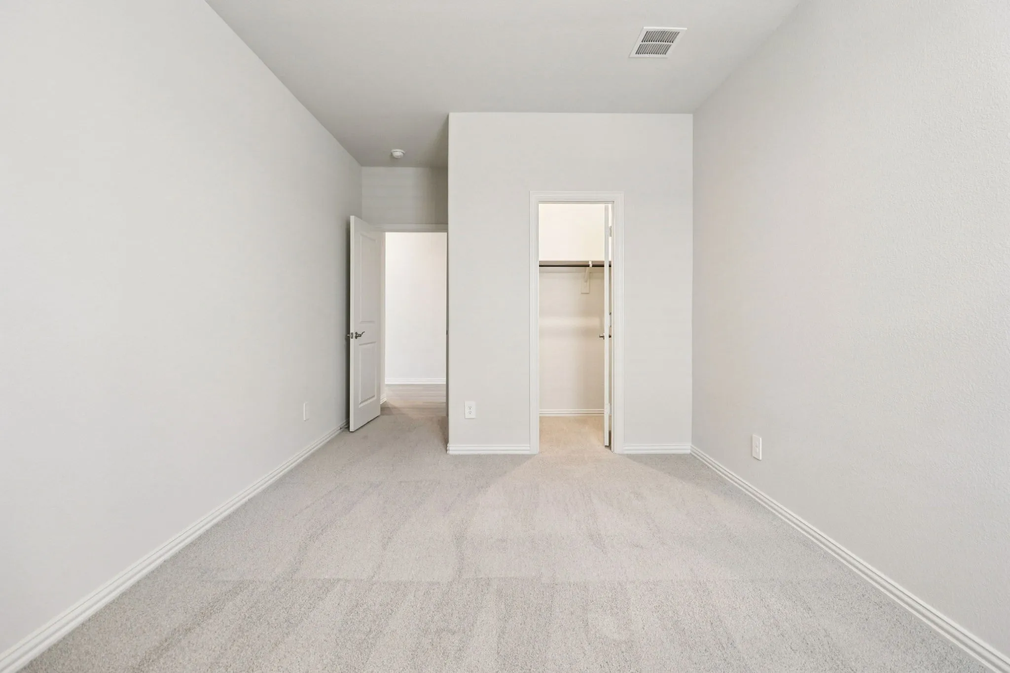  Photo is not of the actual home, but is an inspirational photo of builder’s model home and may depict options, furnishings, and/or decorator features that are not included.
