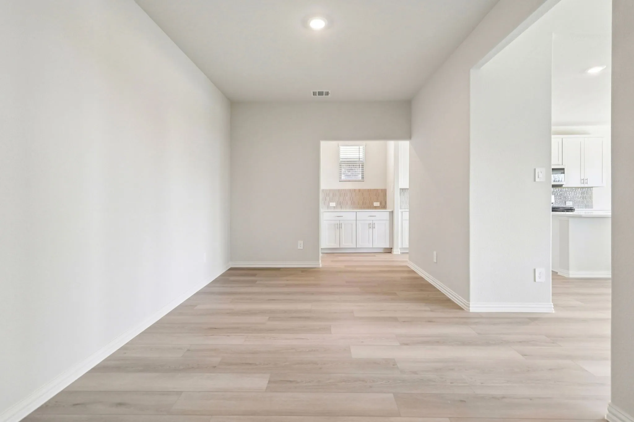  Photo is not of the actual home, but is an inspirational photo of builder’s model home and may depict options, furnishings, and/or decorator features that are not included.
