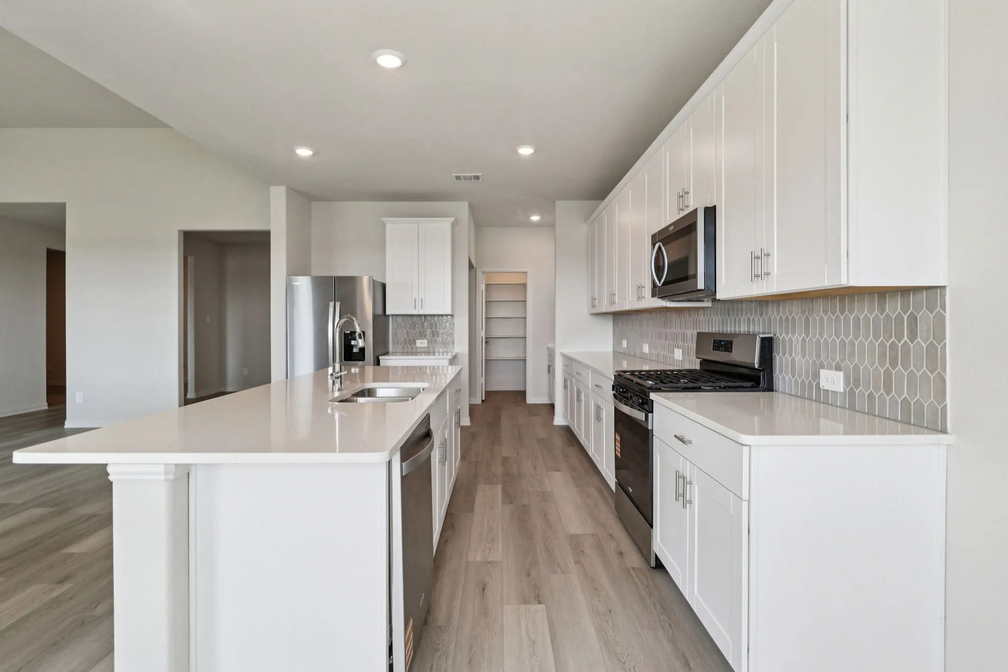  Photo is not of the actual home, but is an inspirational photo of builder’s model home and may depict options, furnishings, and/or decorator features that are not included.
