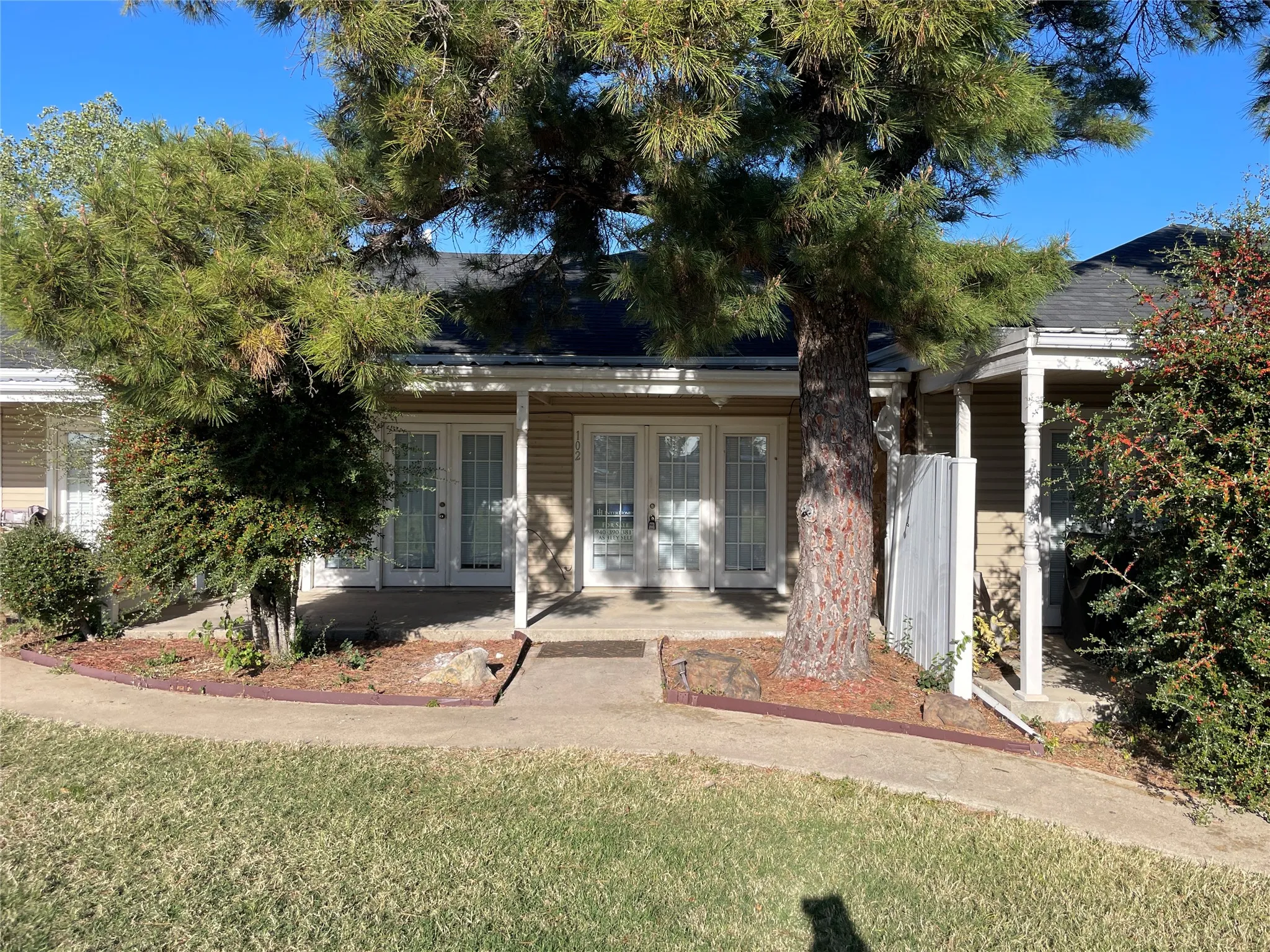 Condominium For Sale in Wise County , 61 Runaway Bay Drive 102A, Runaway Bay, Texas 76426, 1 Bedroom, 1 Bathroom, Garage spaces, 625 Sqft, built in 1968, mls#21336132, Real Estate Agent in Runaway Bay, Homes For Sale in Wise county, Homes For Sale in Runaway Bay, Realtor in Runaway Bay Texas, Real Estate Brokerage Independent Realty Texas, Luminita Cordes Realtor