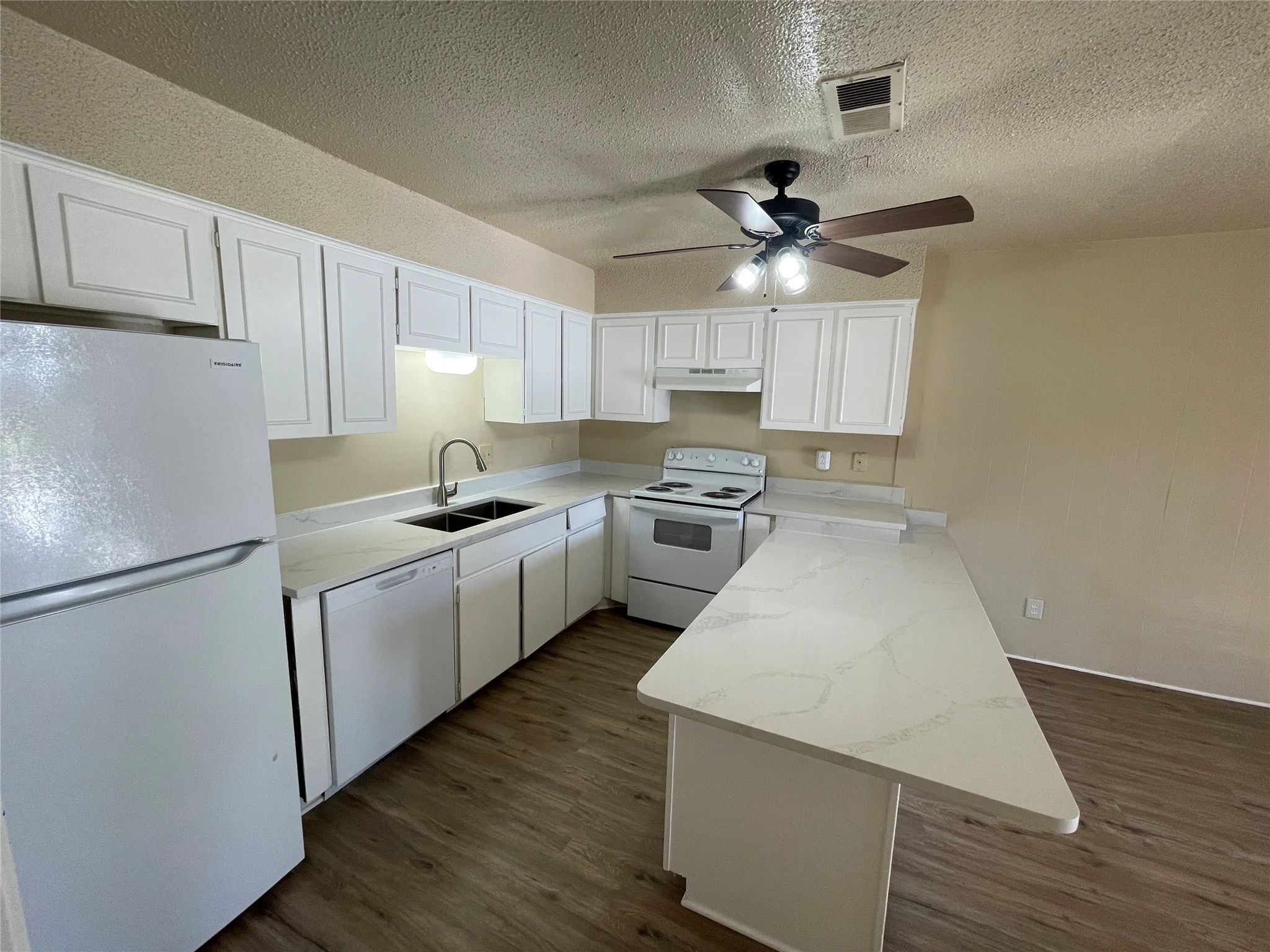 Condominium For Sale in Wise County , 61 Runaway Bay Drive 102A, Runaway Bay, Texas 76426, 1 Bedroom, 1 Bathroom, Garage spaces, 625 Sqft, built in 1968, mls#21336132, Real Estate Agent in Runaway Bay, Homes For Sale in Wise county, Homes For Sale in Runaway Bay, Realtor in Runaway Bay Texas, Real Estate Brokerage Independent Realty Texas, Luminita Cordes Realtor