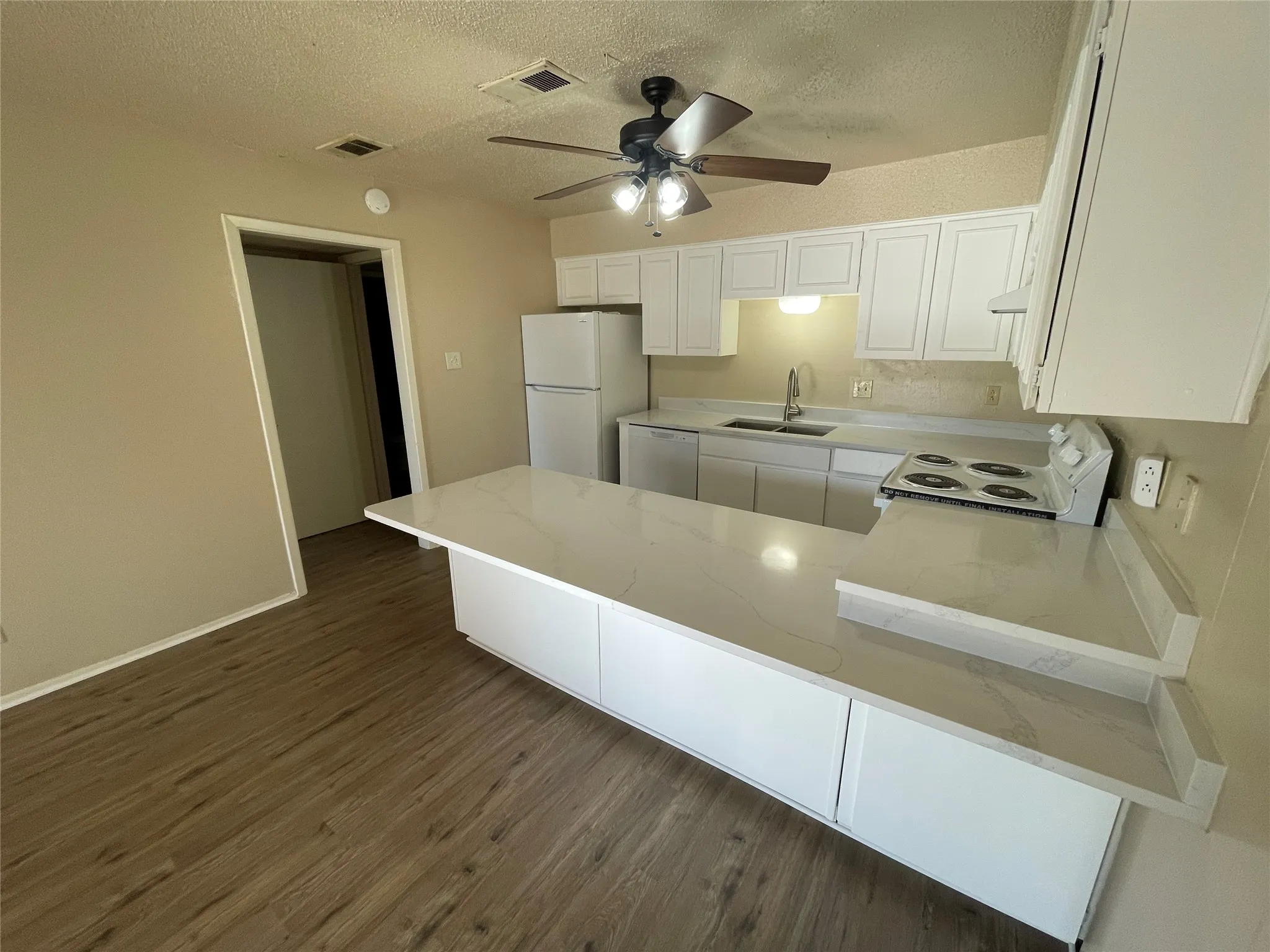 Condominium For Sale in Wise County , 61 Runaway Bay Drive 102A, Runaway Bay, Texas 76426, 1 Bedroom, 1 Bathroom, Garage spaces, 625 Sqft, built in 1968, mls#21336132, Real Estate Agent in Runaway Bay, Homes For Sale in Wise county, Homes For Sale in Runaway Bay, Realtor in Runaway Bay Texas, Real Estate Brokerage Independent Realty Texas, Luminita Cordes Realtor