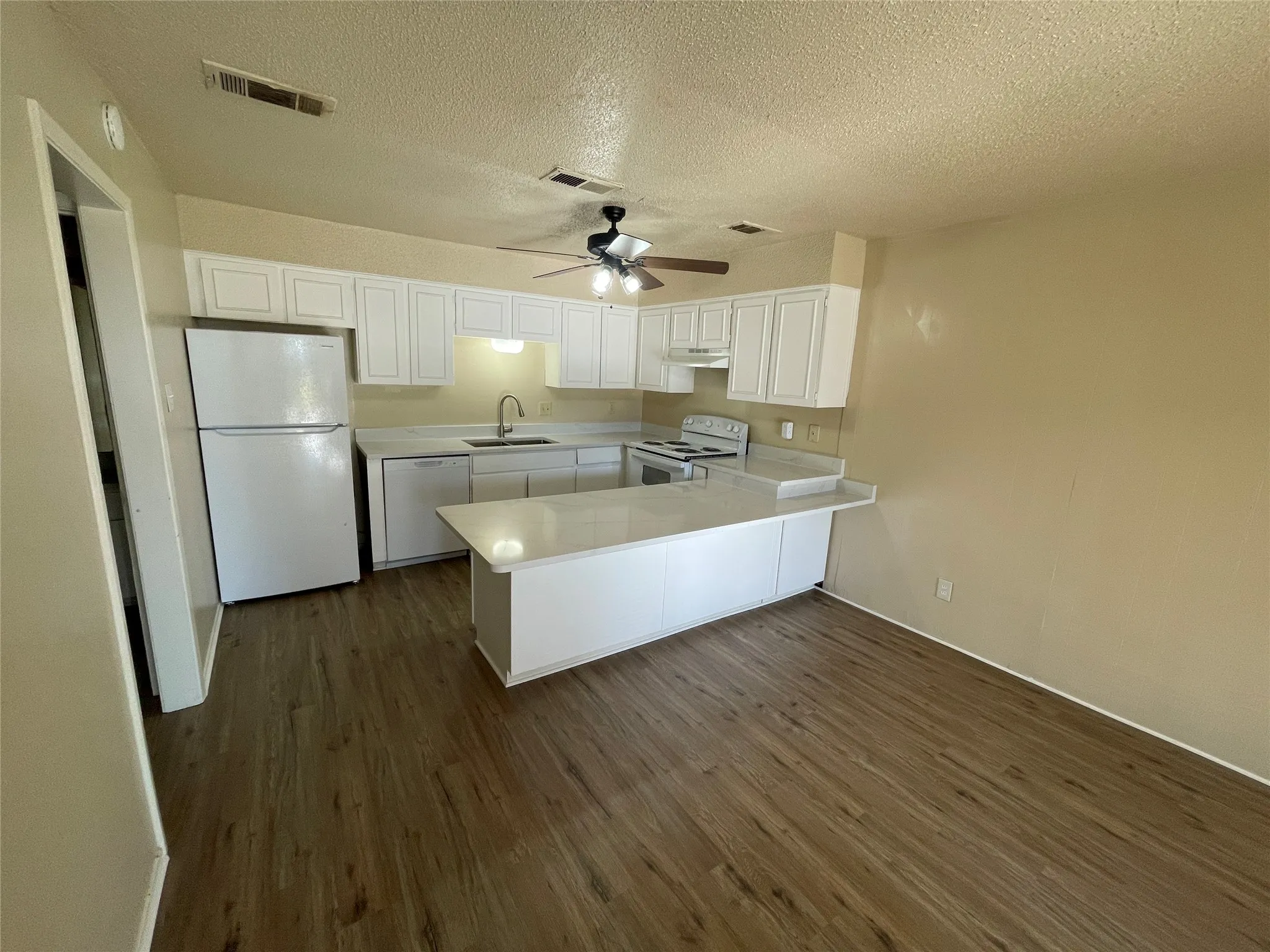 Condominium For Sale in Wise County , 61 Runaway Bay Drive 102A, Runaway Bay, Texas 76426, 1 Bedroom, 1 Bathroom, Garage spaces, 625 Sqft, built in 1968, mls#21336132, Real Estate Agent in Runaway Bay, Homes For Sale in Wise county, Homes For Sale in Runaway Bay, Realtor in Runaway Bay Texas, Real Estate Brokerage Independent Realty Texas, Luminita Cordes Realtor