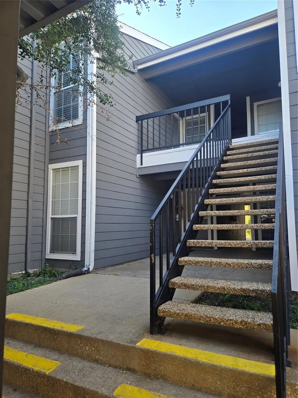 Condominium For Sale in Collin County , 18333 Roehampton Drive 1422, Dallas, Texas 75252, 2 Bedroom, 1 Bathroom, Garage spaces, 737 Sqft, built in 1985, mls#21330062, Real Estate Agent in Dallas, Homes For Sale in Collin county, Homes For Sale in Dallas, Realtor in Dallas Texas, Real Estate Brokerage Independent Realty Texas, Luminita Cordes Realtor