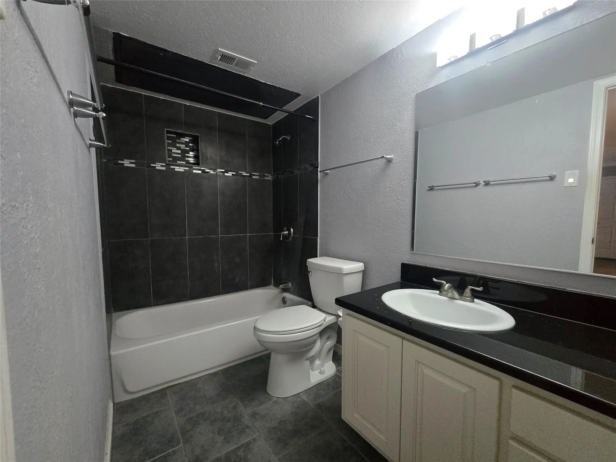 Condominium For Sale in Collin County , 18333 Roehampton Drive 1422, Dallas, Texas 75252, 2 Bedroom, 1 Bathroom, Garage spaces, 737 Sqft, built in 1985, mls#21330062, Real Estate Agent in Dallas, Homes For Sale in Collin county, Homes For Sale in Dallas, Realtor in Dallas Texas, Real Estate Brokerage Independent Realty Texas, Luminita Cordes Realtor