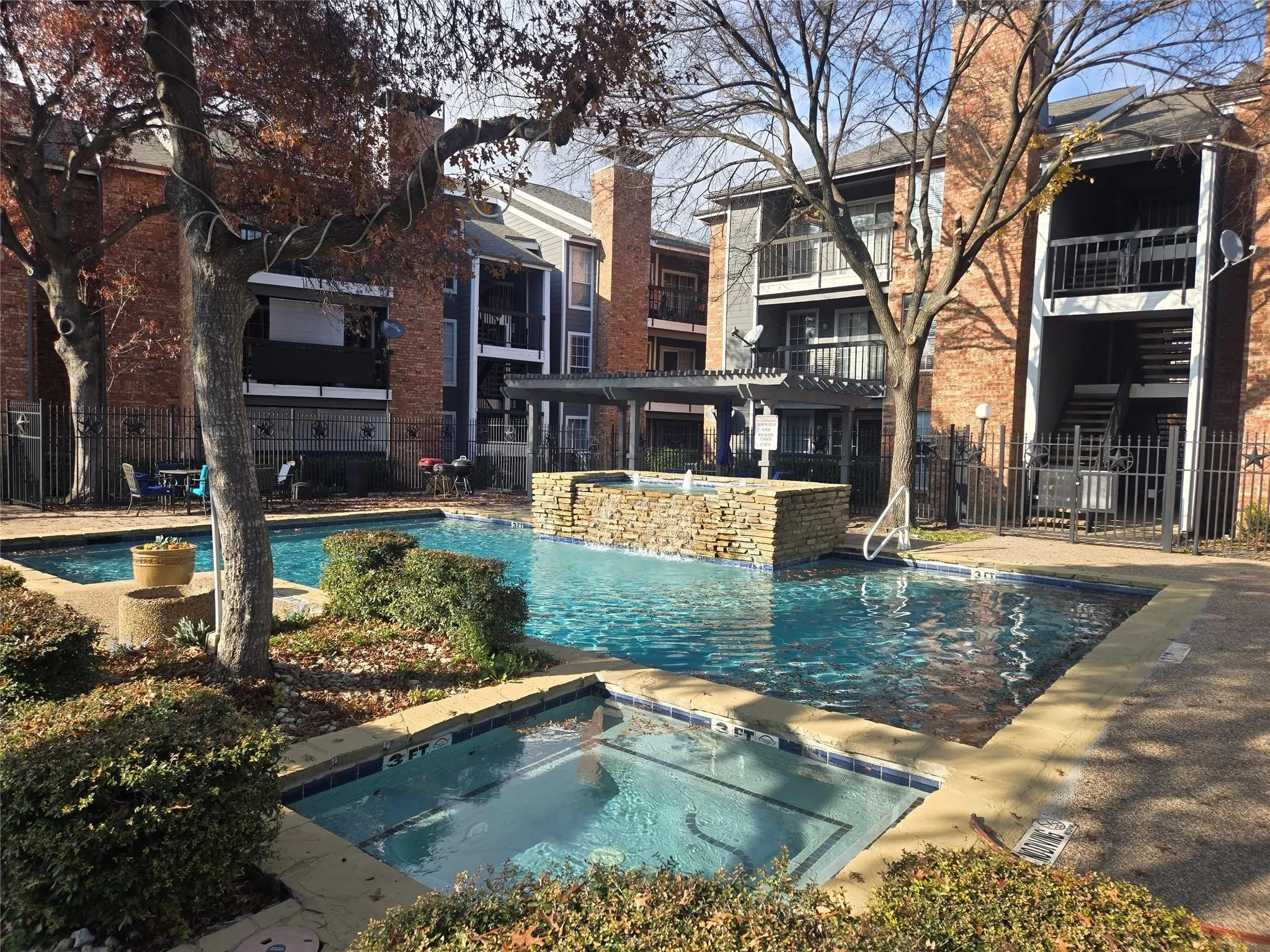 Condominium For Sale in Collin County , 18333 Roehampton Drive 1422, Dallas, Texas 75252, 2 Bedroom, 1 Bathroom, Garage spaces, 737 Sqft, built in 1985, mls#21330062, Real Estate Agent in Dallas, Homes For Sale in Collin county, Homes For Sale in Dallas, Realtor in Dallas Texas, Real Estate Brokerage Independent Realty Texas, Luminita Cordes Realtor