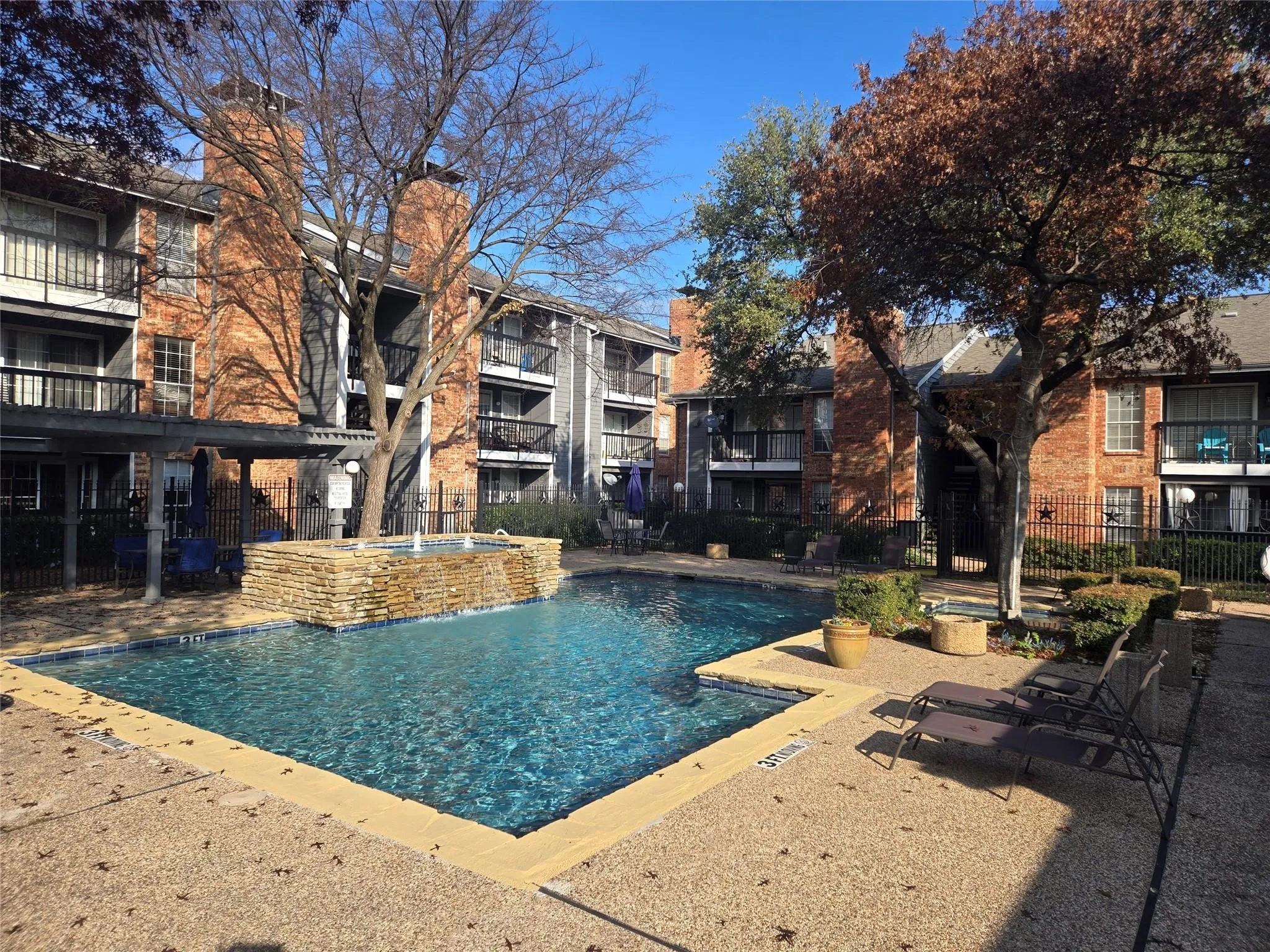 Condominium For Sale in Collin County , 18333 Roehampton Drive 1422, Dallas, Texas 75252, 2 Bedroom, 1 Bathroom, Garage spaces, 737 Sqft, built in 1985, mls#21330062, Real Estate Agent in Dallas, Homes For Sale in Collin county, Homes For Sale in Dallas, Realtor in Dallas Texas, Real Estate Brokerage Independent Realty Texas, Luminita Cordes Realtor