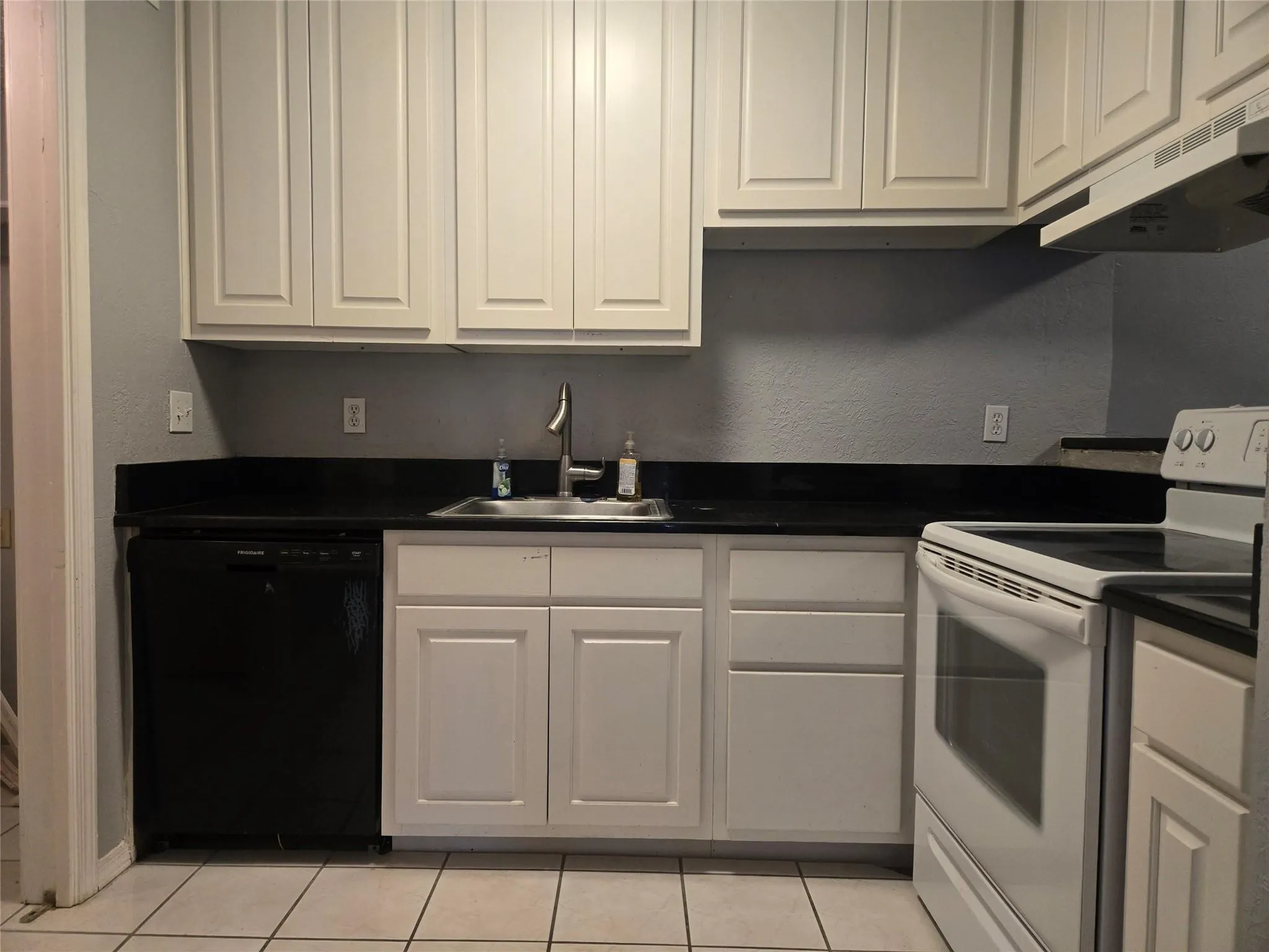 Condominium For Sale in Collin County , 18333 Roehampton Drive 1422, Dallas, Texas 75252, 2 Bedroom, 1 Bathroom, Garage spaces, 737 Sqft, built in 1985, mls#21330062, Real Estate Agent in Dallas, Homes For Sale in Collin county, Homes For Sale in Dallas, Realtor in Dallas Texas, Real Estate Brokerage Independent Realty Texas, Luminita Cordes Realtor