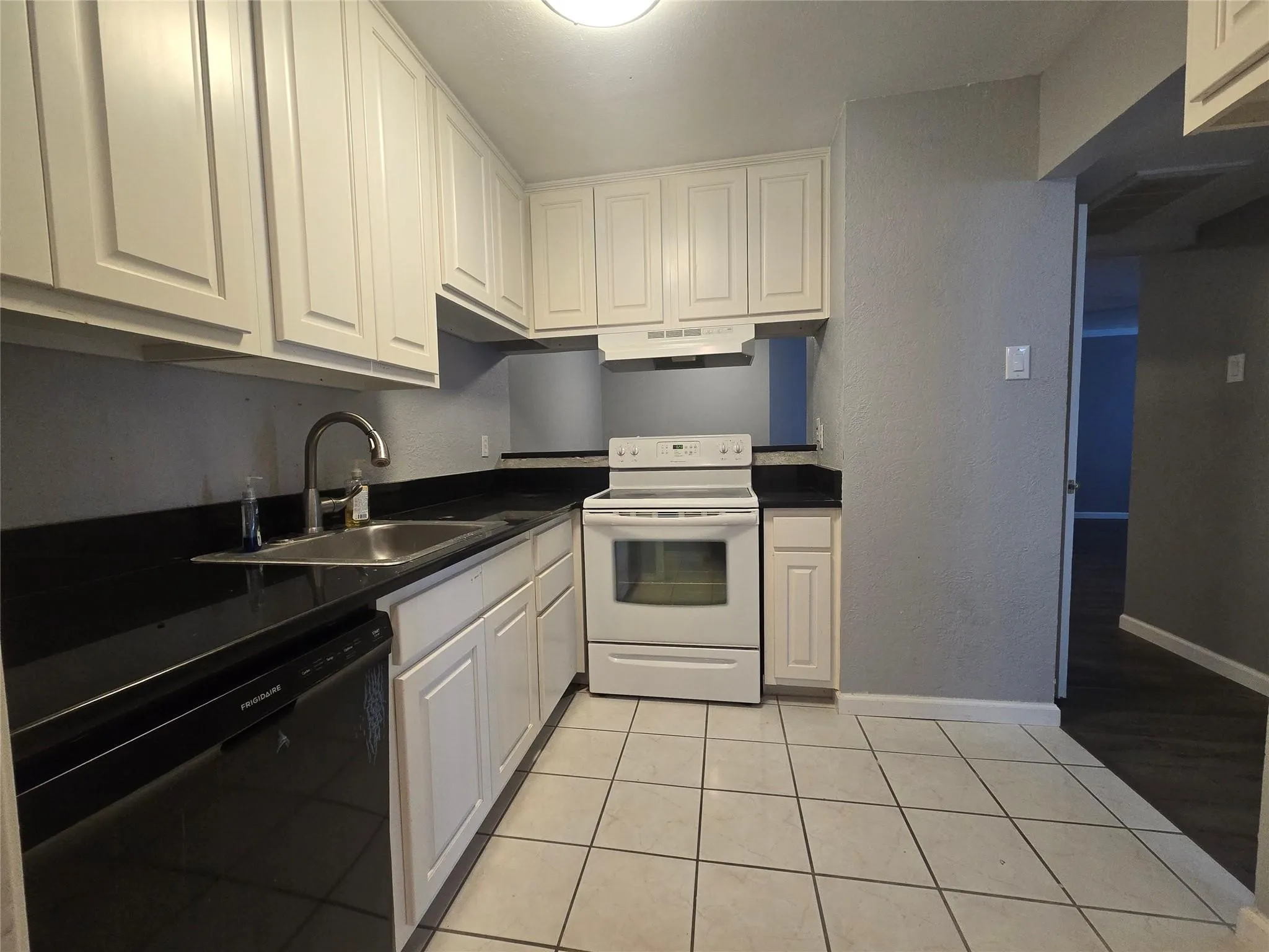 Condominium For Sale in Collin County , 18333 Roehampton Drive 1422, Dallas, Texas 75252, 2 Bedroom, 1 Bathroom, Garage spaces, 737 Sqft, built in 1985, mls#21330062, Real Estate Agent in Dallas, Homes For Sale in Collin county, Homes For Sale in Dallas, Realtor in Dallas Texas, Real Estate Brokerage Independent Realty Texas, Luminita Cordes Realtor