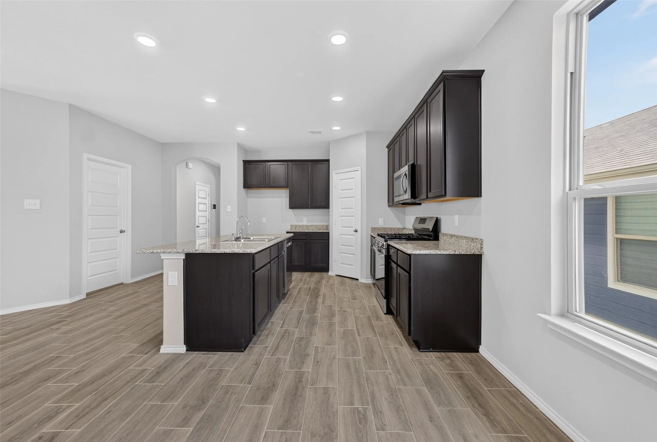 Single Family Residence For Sale in Tarrant County , 2800 Brittlebush Drive, Fort Worth, Texas 76108, 5 Bedroom, 3 Bathroom, 2 Garage spaces, 2,509 Sqft, built in 2022, mls#21336155, Real Estate Agent in Fort Worth, Homes For Sale in Tarrant county, Homes For Sale in Fort Worth, Realtor in Fort Worth Texas, Real Estate Brokerage Independent Realty Texas, Luminita Cordes Realtor