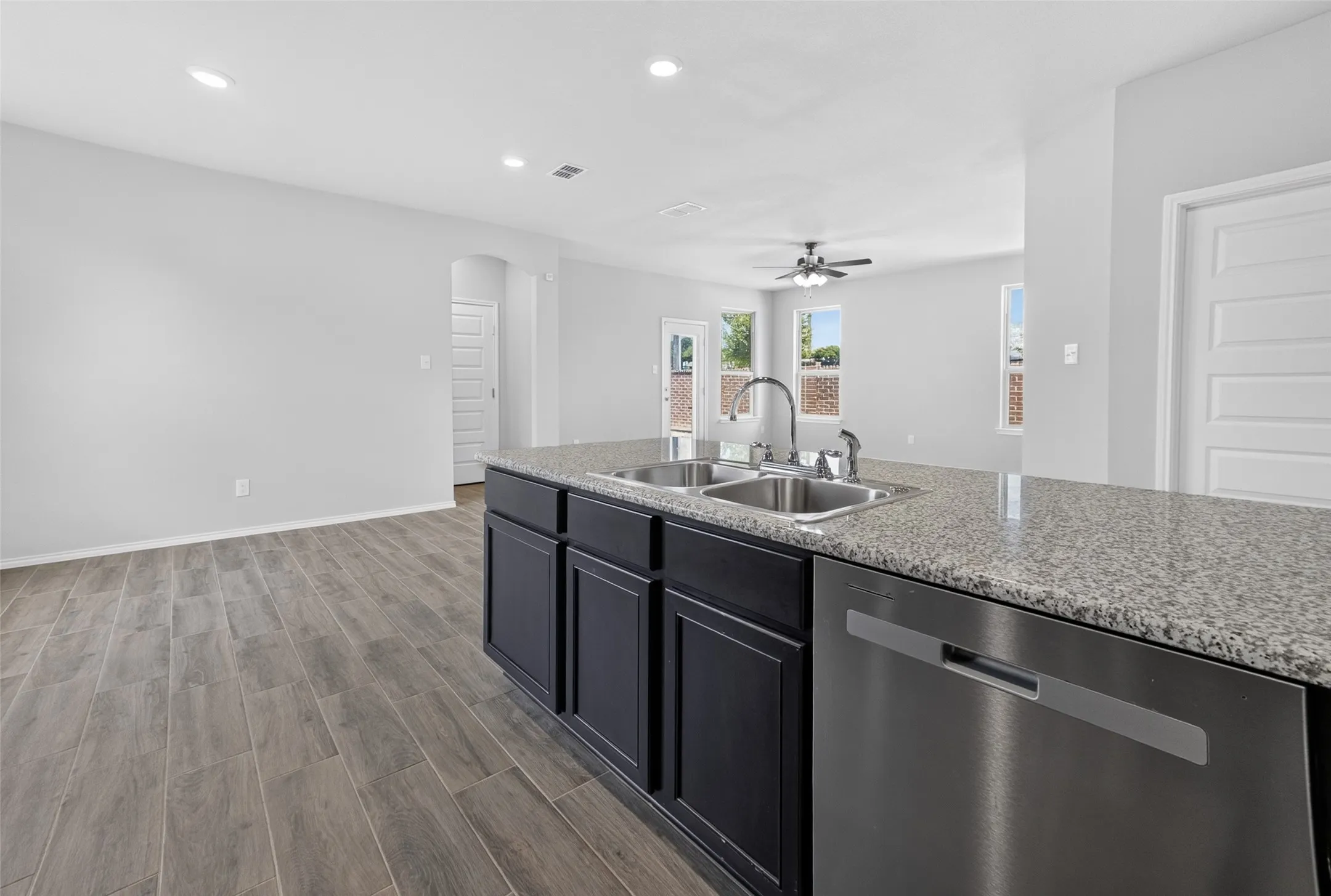 Single Family Residence For Sale in Tarrant County , 2800 Brittlebush Drive, Fort Worth, Texas 76108, 5 Bedroom, 3 Bathroom, 2 Garage spaces, 2,509 Sqft, built in 2022, mls#21336155, Real Estate Agent in Fort Worth, Homes For Sale in Tarrant county, Homes For Sale in Fort Worth, Realtor in Fort Worth Texas, Real Estate Brokerage Independent Realty Texas, Luminita Cordes Realtor