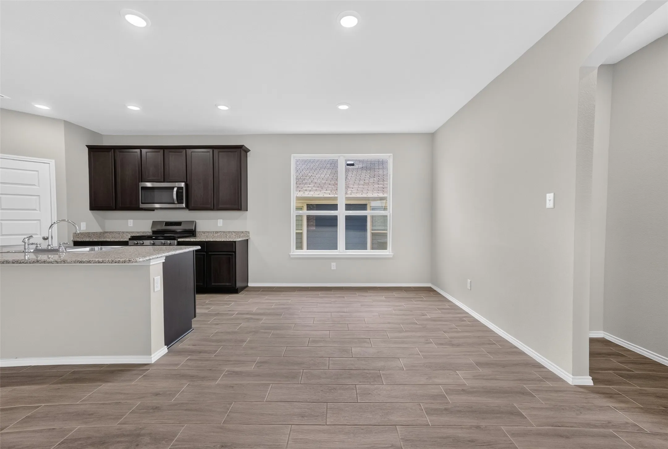 Single Family Residence For Sale in Tarrant County , 2800 Brittlebush Drive, Fort Worth, Texas 76108, 5 Bedroom, 3 Bathroom, 2 Garage spaces, 2,509 Sqft, built in 2022, mls#21336155, Real Estate Agent in Fort Worth, Homes For Sale in Tarrant county, Homes For Sale in Fort Worth, Realtor in Fort Worth Texas, Real Estate Brokerage Independent Realty Texas, Luminita Cordes Realtor