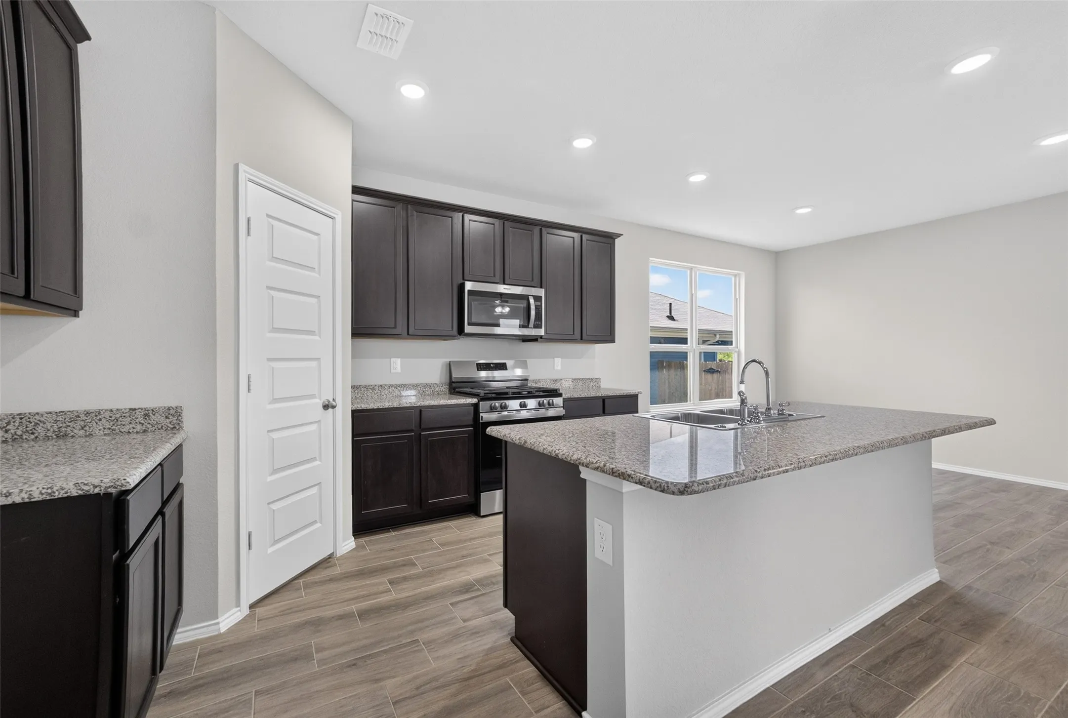 Single Family Residence For Sale in Tarrant County , 2800 Brittlebush Drive, Fort Worth, Texas 76108, 5 Bedroom, 3 Bathroom, 2 Garage spaces, 2,509 Sqft, built in 2022, mls#21336155, Real Estate Agent in Fort Worth, Homes For Sale in Tarrant county, Homes For Sale in Fort Worth, Realtor in Fort Worth Texas, Real Estate Brokerage Independent Realty Texas, Luminita Cordes Realtor