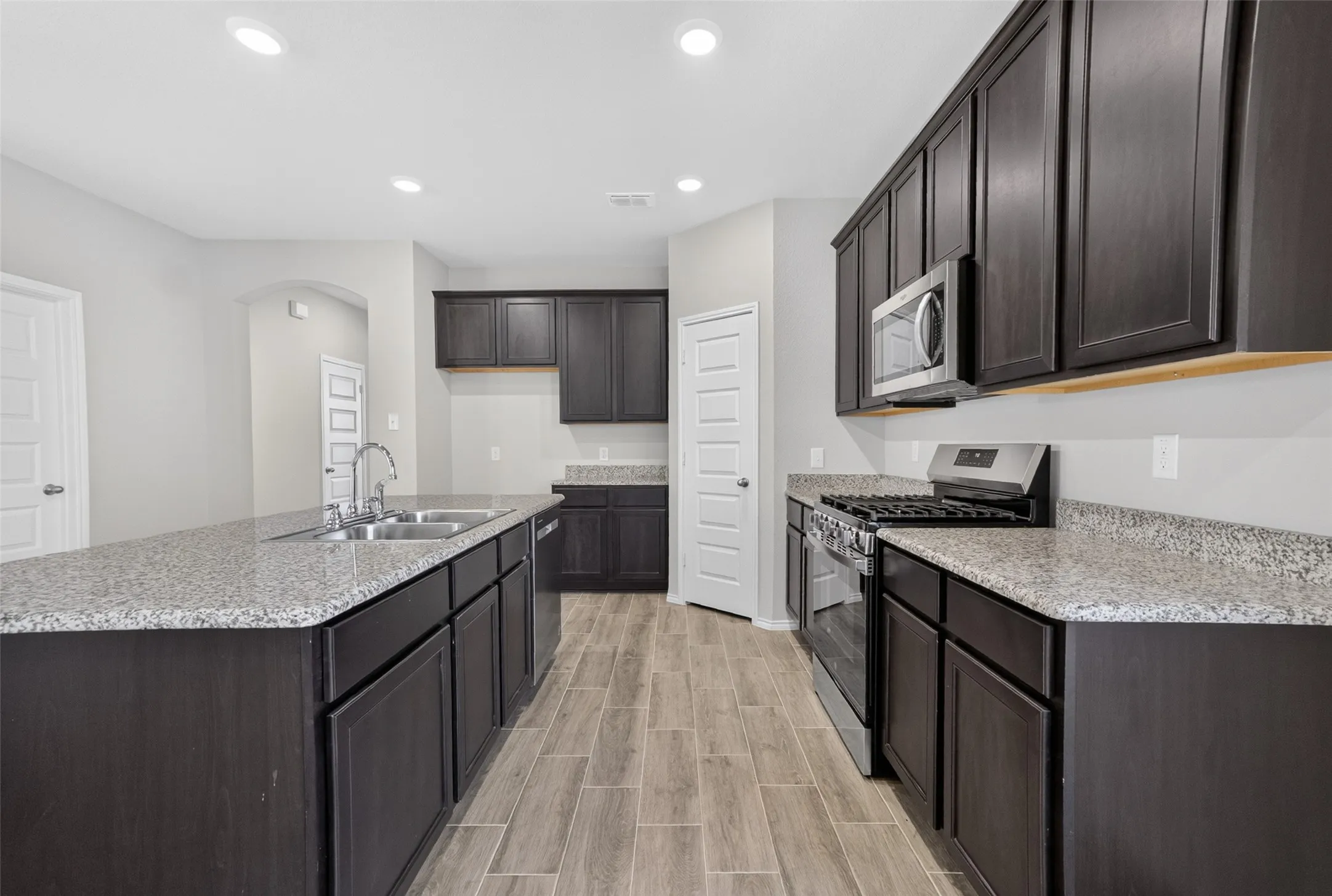 Single Family Residence For Sale in Tarrant County , 2800 Brittlebush Drive, Fort Worth, Texas 76108, 5 Bedroom, 3 Bathroom, 2 Garage spaces, 2,509 Sqft, built in 2022, mls#21336155, Real Estate Agent in Fort Worth, Homes For Sale in Tarrant county, Homes For Sale in Fort Worth, Realtor in Fort Worth Texas, Real Estate Brokerage Independent Realty Texas, Luminita Cordes Realtor