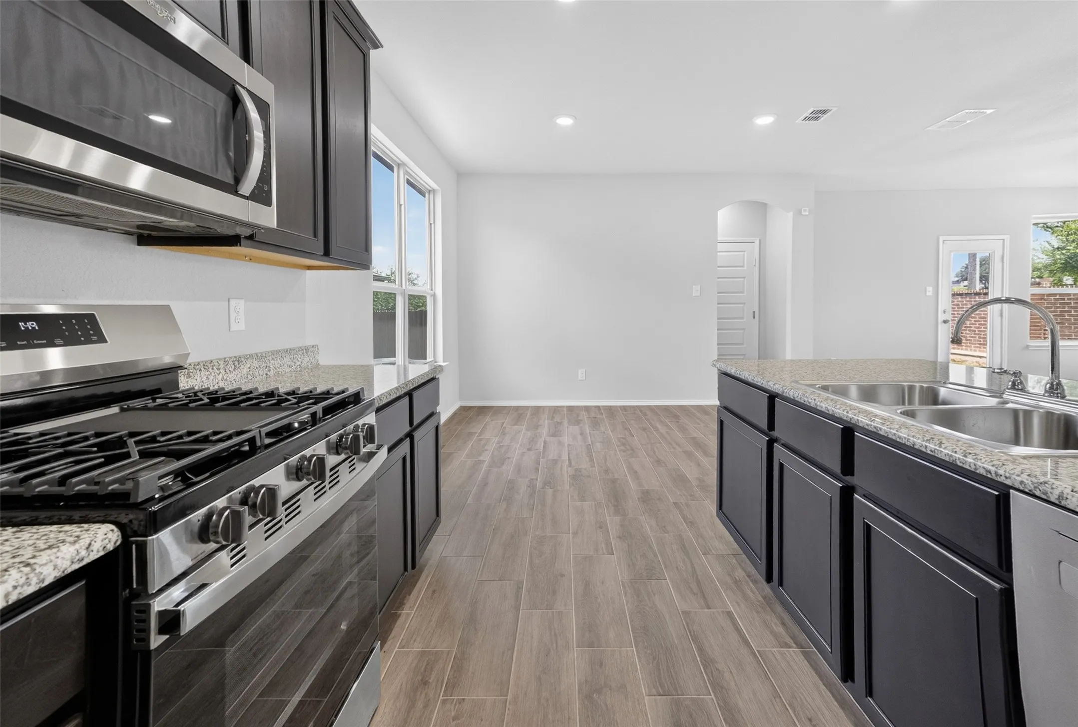 Single Family Residence For Sale in Tarrant County , 2800 Brittlebush Drive, Fort Worth, Texas 76108, 5 Bedroom, 3 Bathroom, 2 Garage spaces, 2,509 Sqft, built in 2022, mls#21336155, Real Estate Agent in Fort Worth, Homes For Sale in Tarrant county, Homes For Sale in Fort Worth, Realtor in Fort Worth Texas, Real Estate Brokerage Independent Realty Texas, Luminita Cordes Realtor