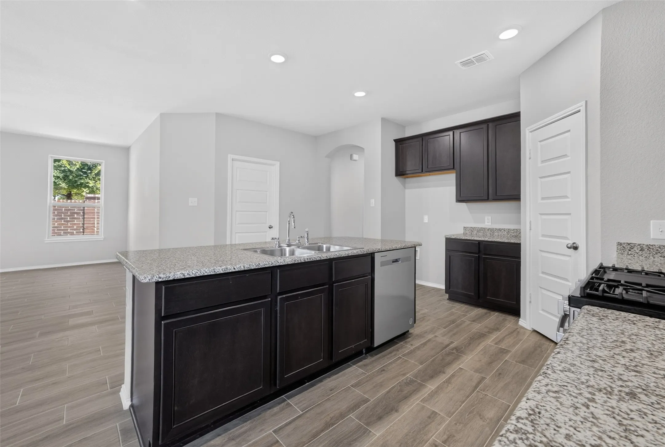 Single Family Residence For Sale in Tarrant County , 2800 Brittlebush Drive, Fort Worth, Texas 76108, 5 Bedroom, 3 Bathroom, 2 Garage spaces, 2,509 Sqft, built in 2022, mls#21336155, Real Estate Agent in Fort Worth, Homes For Sale in Tarrant county, Homes For Sale in Fort Worth, Realtor in Fort Worth Texas, Real Estate Brokerage Independent Realty Texas, Luminita Cordes Realtor