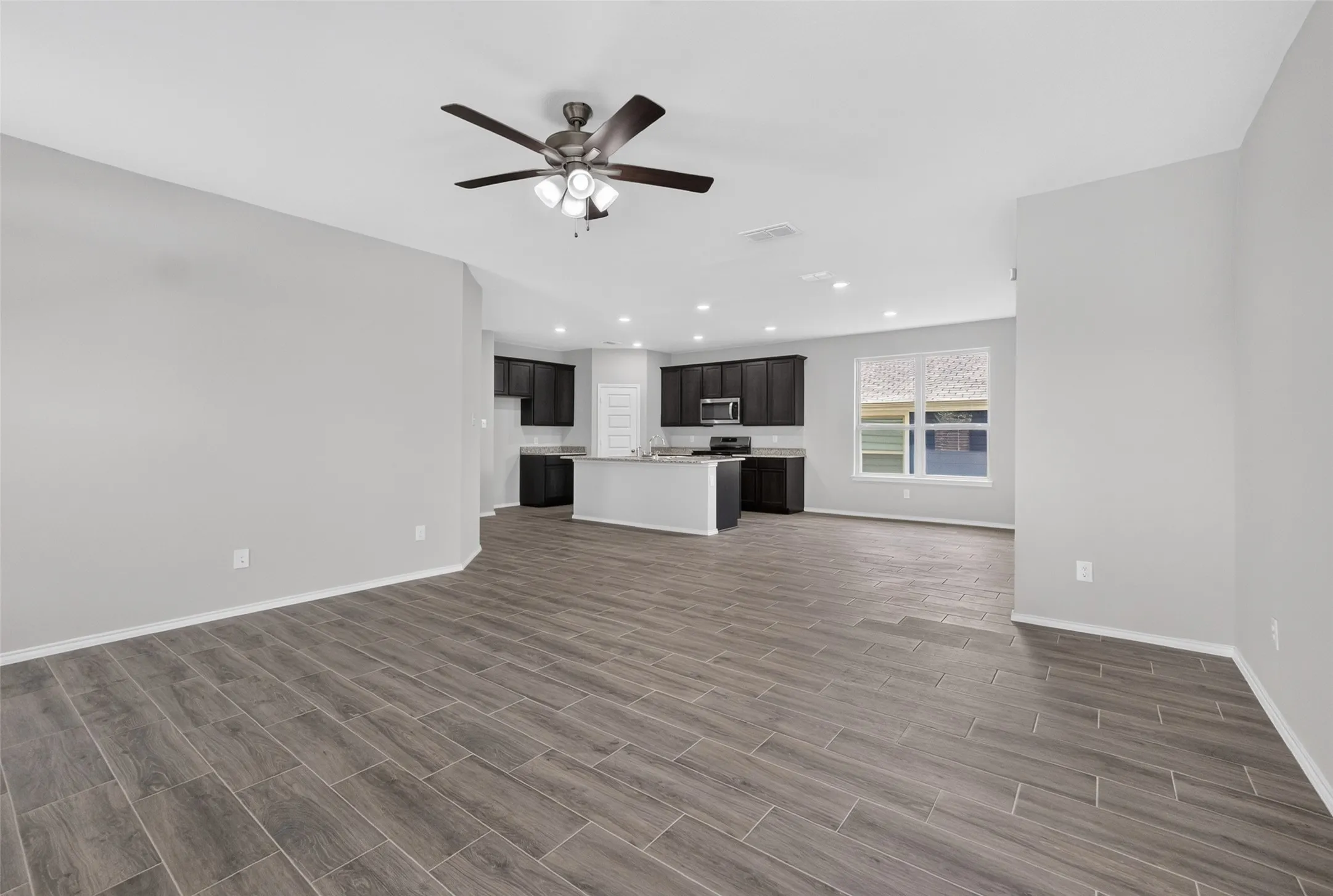 Single Family Residence For Sale in Tarrant County , 2800 Brittlebush Drive, Fort Worth, Texas 76108, 5 Bedroom, 3 Bathroom, 2 Garage spaces, 2,509 Sqft, built in 2022, mls#21336155, Real Estate Agent in Fort Worth, Homes For Sale in Tarrant county, Homes For Sale in Fort Worth, Realtor in Fort Worth Texas, Real Estate Brokerage Independent Realty Texas, Luminita Cordes Realtor