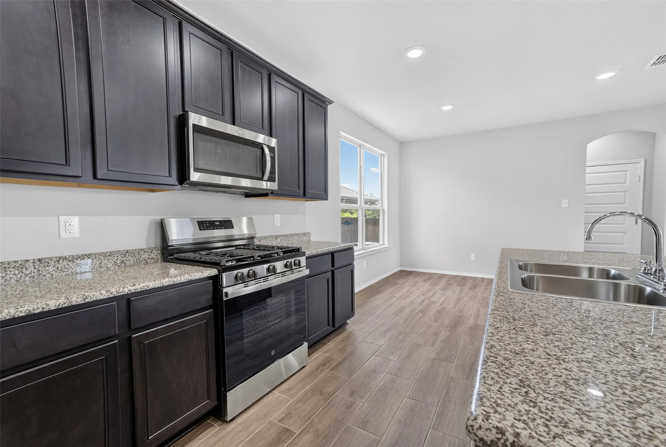 Single Family Residence For Sale in Tarrant County , 2800 Brittlebush Drive, Fort Worth, Texas 76108, 5 Bedroom, 3 Bathroom, 2 Garage spaces, 2,509 Sqft, built in 2022, mls#21336155, Real Estate Agent in Fort Worth, Homes For Sale in Tarrant county, Homes For Sale in Fort Worth, Realtor in Fort Worth Texas, Real Estate Brokerage Independent Realty Texas, Luminita Cordes Realtor