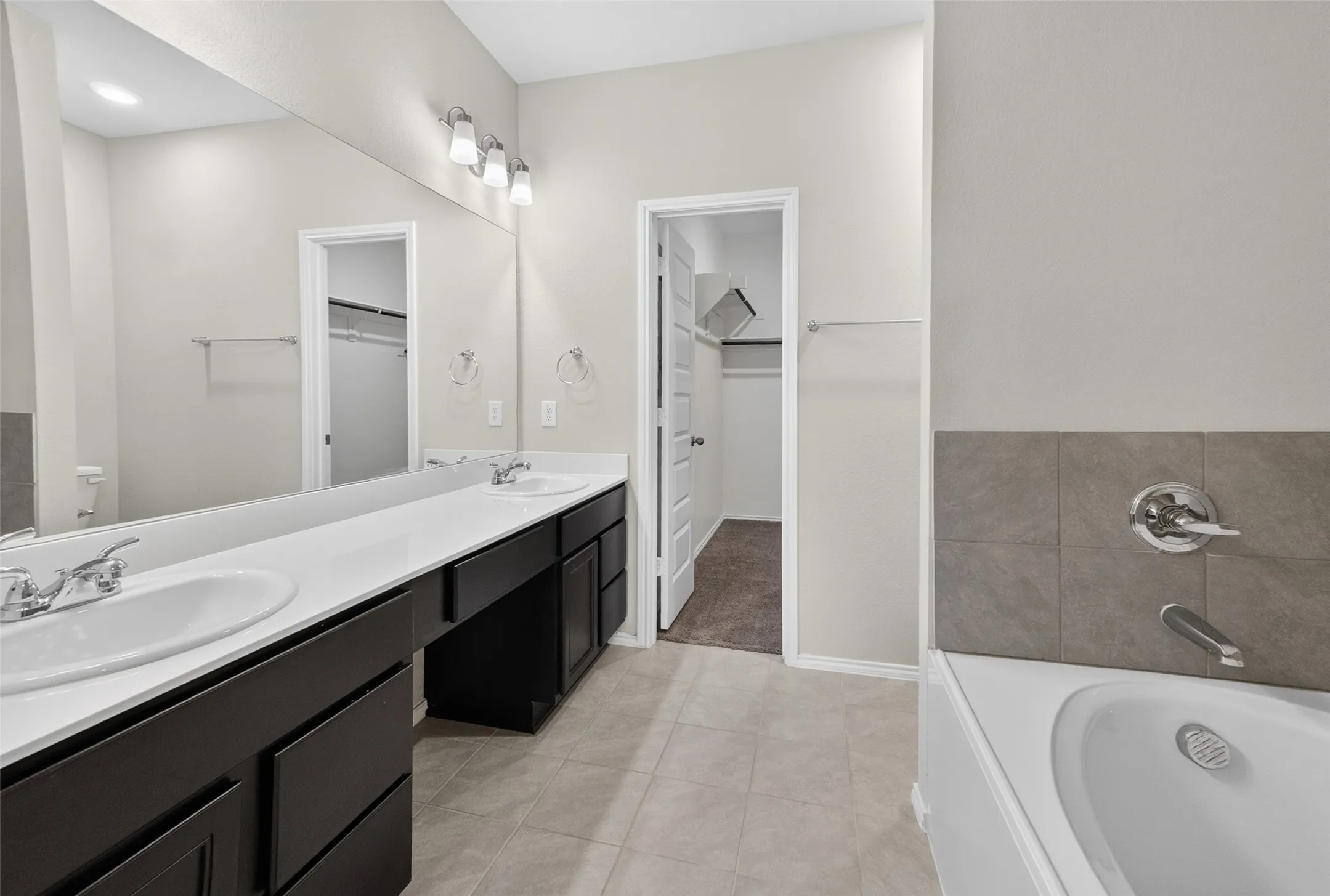 Single Family Residence For Sale in Tarrant County , 2800 Brittlebush Drive, Fort Worth, Texas 76108, 5 Bedroom, 3 Bathroom, 2 Garage spaces, 2,509 Sqft, built in 2022, mls#21336155, Real Estate Agent in Fort Worth, Homes For Sale in Tarrant county, Homes For Sale in Fort Worth, Realtor in Fort Worth Texas, Real Estate Brokerage Independent Realty Texas, Luminita Cordes Realtor