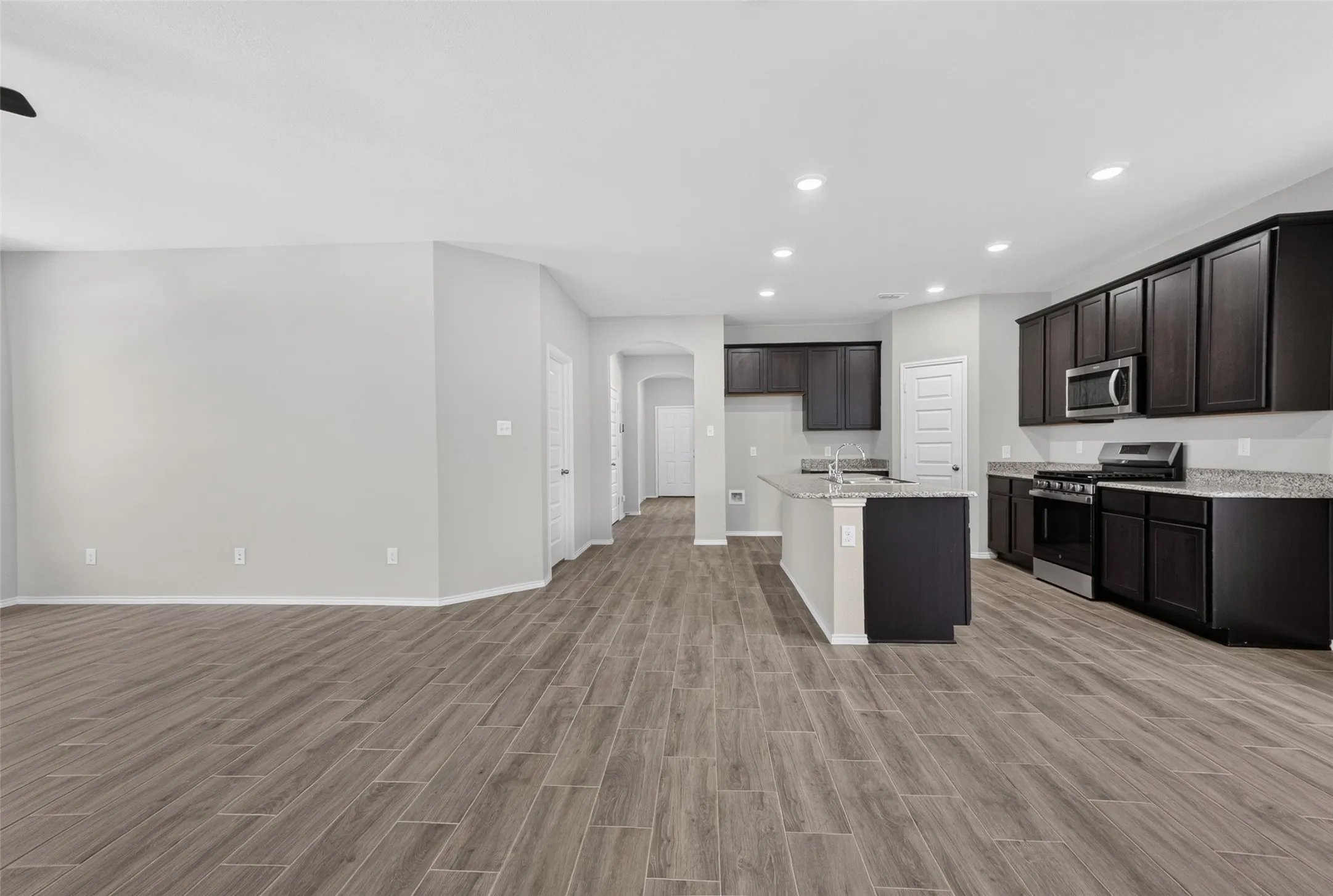 Single Family Residence For Sale in Tarrant County , 2800 Brittlebush Drive, Fort Worth, Texas 76108, 5 Bedroom, 3 Bathroom, 2 Garage spaces, 2,509 Sqft, built in 2022, mls#21336155, Real Estate Agent in Fort Worth, Homes For Sale in Tarrant county, Homes For Sale in Fort Worth, Realtor in Fort Worth Texas, Real Estate Brokerage Independent Realty Texas, Luminita Cordes Realtor