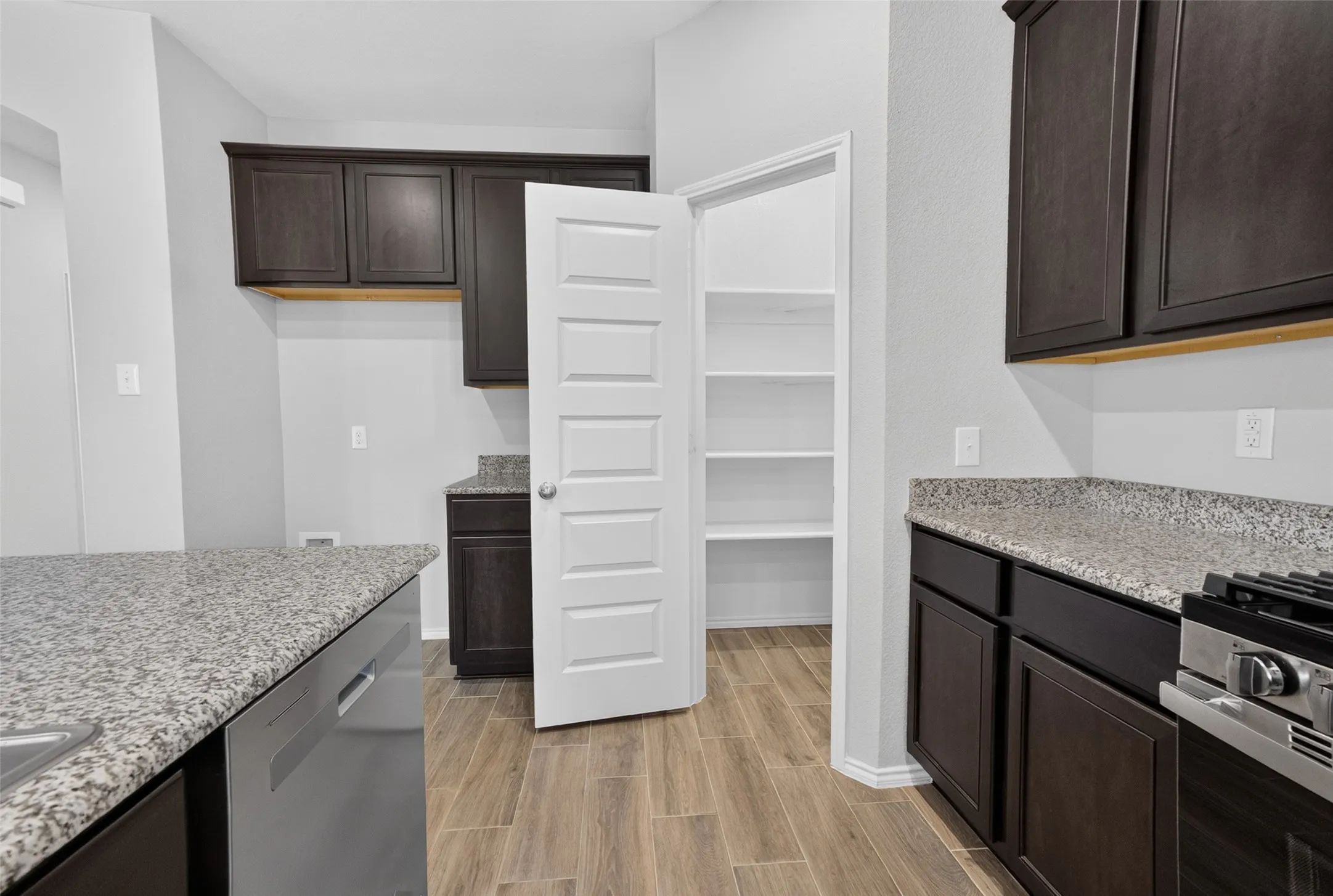 Single Family Residence For Sale in Tarrant County , 2800 Brittlebush Drive, Fort Worth, Texas 76108, 5 Bedroom, 3 Bathroom, 2 Garage spaces, 2,509 Sqft, built in 2022, mls#21336155, Real Estate Agent in Fort Worth, Homes For Sale in Tarrant county, Homes For Sale in Fort Worth, Realtor in Fort Worth Texas, Real Estate Brokerage Independent Realty Texas, Luminita Cordes Realtor