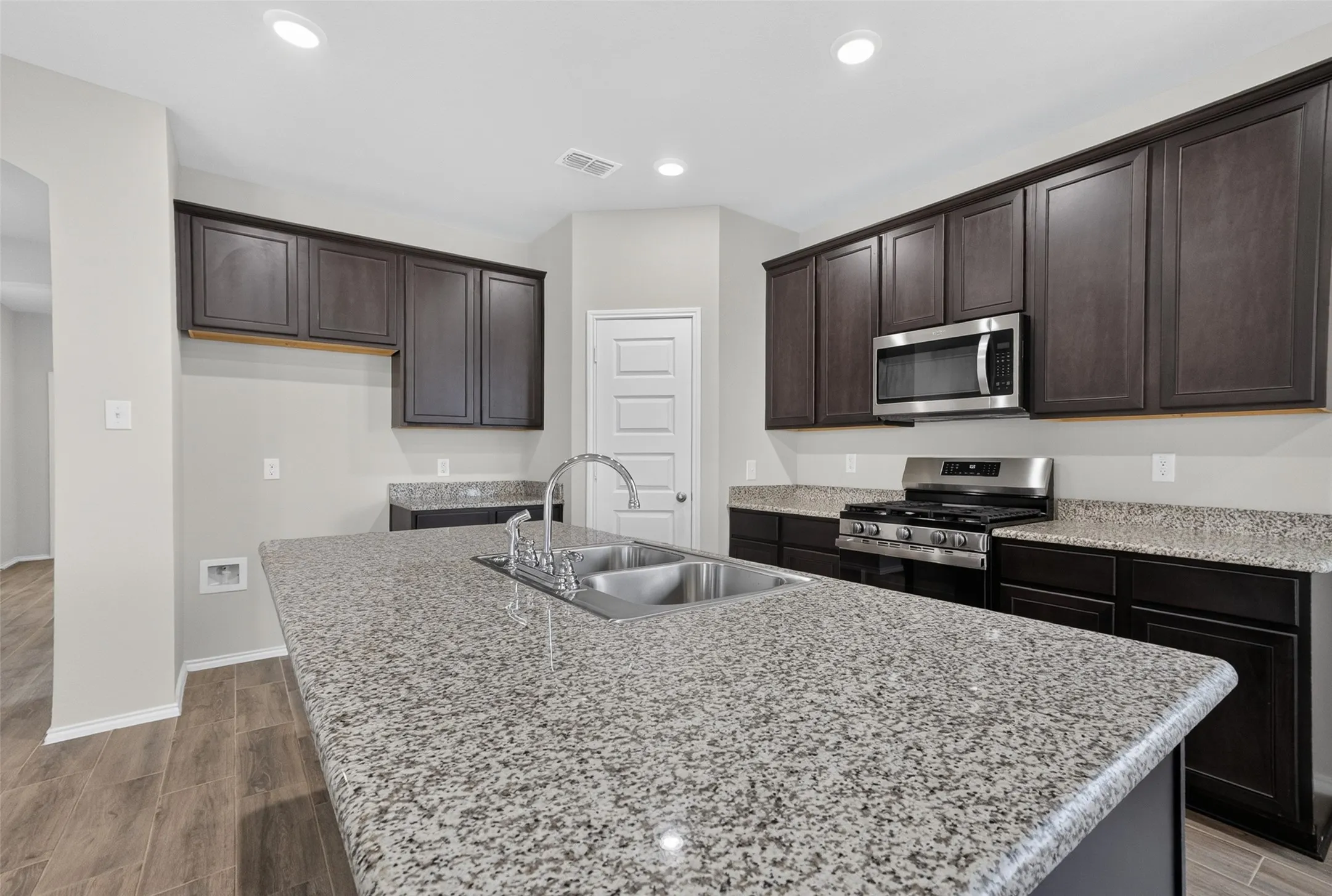 Single Family Residence For Sale in Tarrant County , 2800 Brittlebush Drive, Fort Worth, Texas 76108, 5 Bedroom, 3 Bathroom, 2 Garage spaces, 2,509 Sqft, built in 2022, mls#21336155, Real Estate Agent in Fort Worth, Homes For Sale in Tarrant county, Homes For Sale in Fort Worth, Realtor in Fort Worth Texas, Real Estate Brokerage Independent Realty Texas, Luminita Cordes Realtor