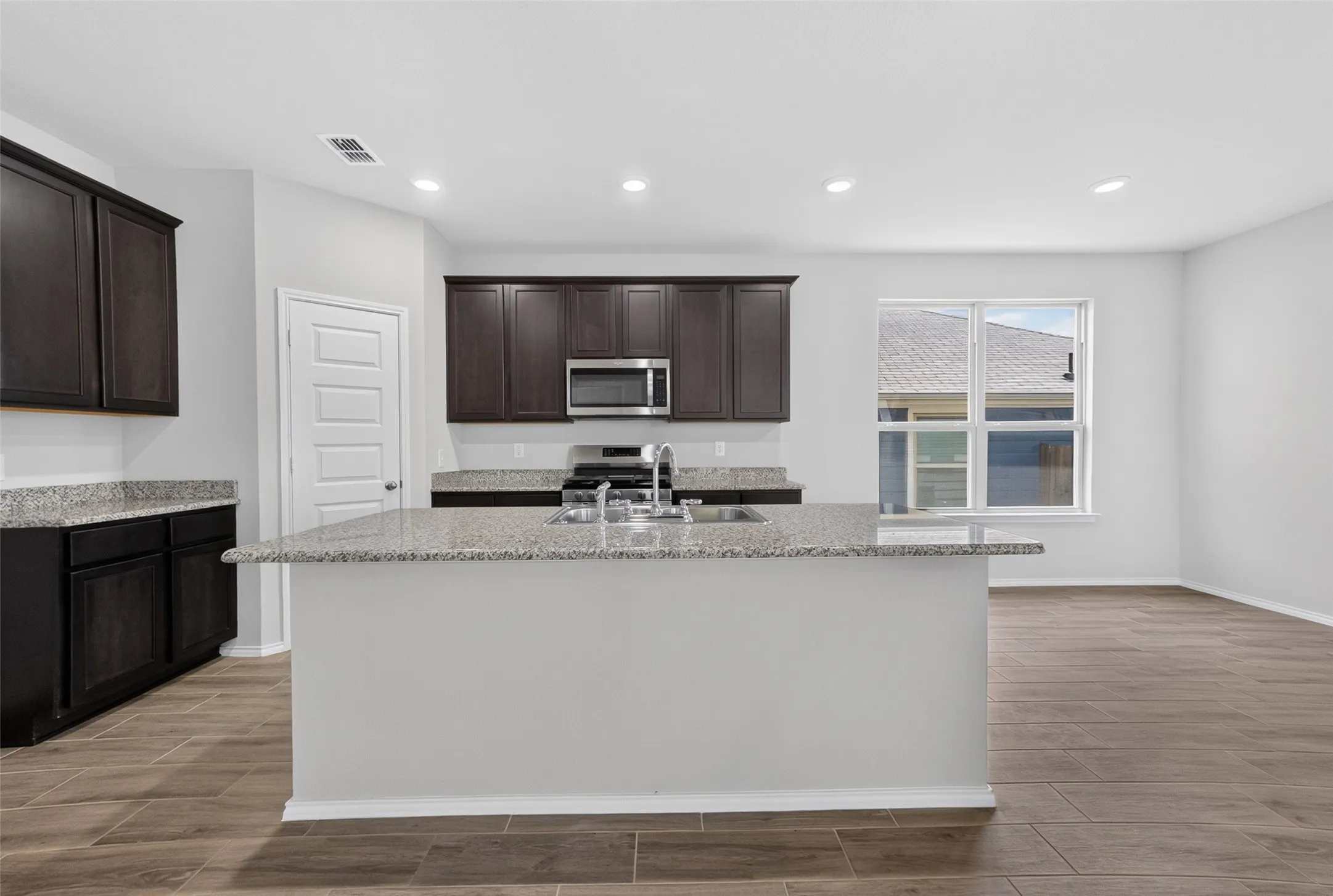 Single Family Residence For Sale in Tarrant County , 2800 Brittlebush Drive, Fort Worth, Texas 76108, 5 Bedroom, 3 Bathroom, 2 Garage spaces, 2,509 Sqft, built in 2022, mls#21336155, Real Estate Agent in Fort Worth, Homes For Sale in Tarrant county, Homes For Sale in Fort Worth, Realtor in Fort Worth Texas, Real Estate Brokerage Independent Realty Texas, Luminita Cordes Realtor