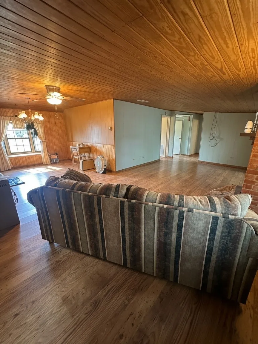 Single Family Residence For Sale in Mc Lennan County , 9014 5th Street, Crawford, Texas 76638, 2 Bedroom, 2 Bathroom, Garage spaces, 1,200 Sqft, built in 1937, mls#21335749, Real Estate Agent in Crawford, Homes For Sale in Mc Lennan county, Homes For Sale in Crawford, Realtor in Crawford Texas, Real Estate Brokerage Independent Realty Texas, Luminita Cordes Realtor