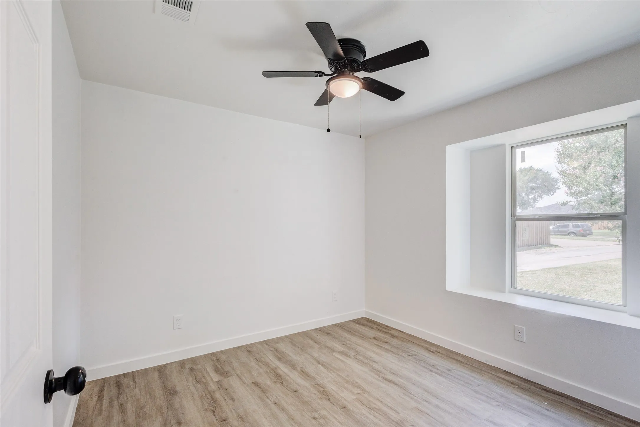 Single Family Residence For Sale in Dallas County , 2437 Trenton Circle, Mesquite, Texas 75150, 3 Bedroom, 2 Bathroom, 2 Garage spaces, 1,536 Sqft, built in 1984, mls#21318116, Real Estate Agent in Mesquite, Homes For Sale in Dallas county, Homes For Sale in Mesquite, Realtor in Mesquite Texas, Real Estate Brokerage Independent Realty Texas, Luminita Cordes Realtor