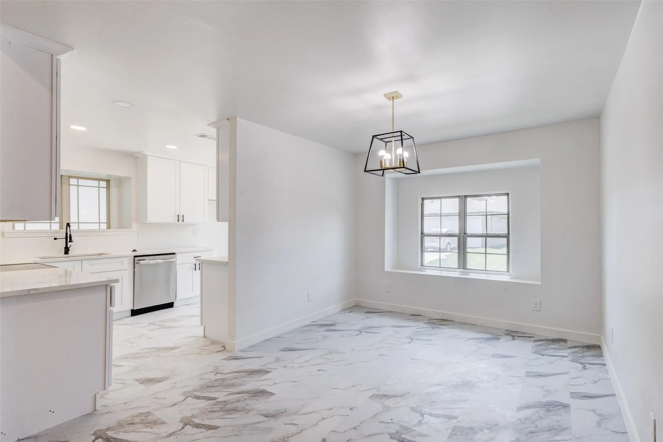 Single Family Residence For Sale in Dallas County , 2437 Trenton Circle, Mesquite, Texas 75150, 3 Bedroom, 2 Bathroom, 2 Garage spaces, 1,536 Sqft, built in 1984, mls#21318116, Real Estate Agent in Mesquite, Homes For Sale in Dallas county, Homes For Sale in Mesquite, Realtor in Mesquite Texas, Real Estate Brokerage Independent Realty Texas, Luminita Cordes Realtor