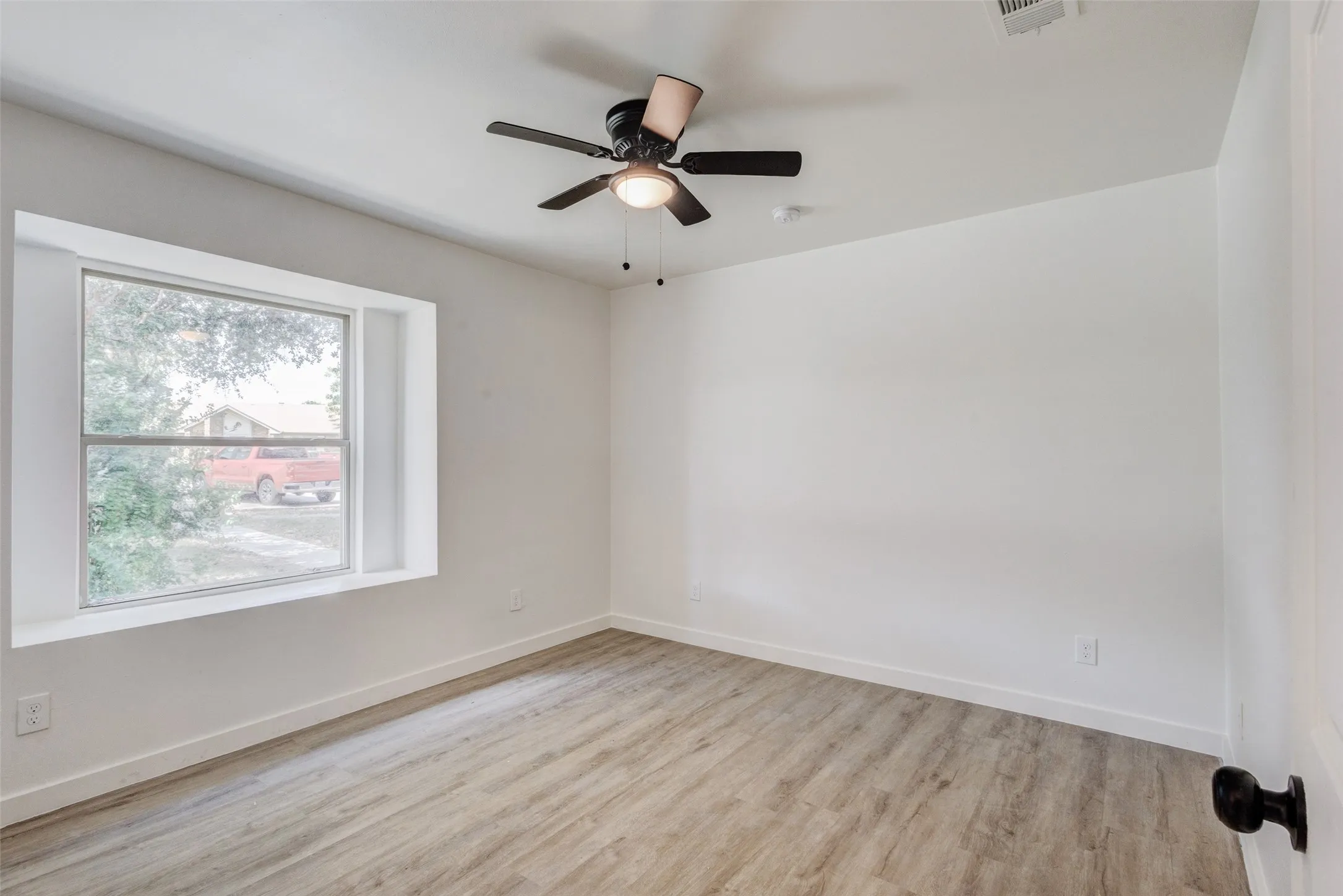 Single Family Residence For Sale in Dallas County , 2437 Trenton Circle, Mesquite, Texas 75150, 3 Bedroom, 2 Bathroom, 2 Garage spaces, 1,536 Sqft, built in 1984, mls#21318116, Real Estate Agent in Mesquite, Homes For Sale in Dallas county, Homes For Sale in Mesquite, Realtor in Mesquite Texas, Real Estate Brokerage Independent Realty Texas, Luminita Cordes Realtor