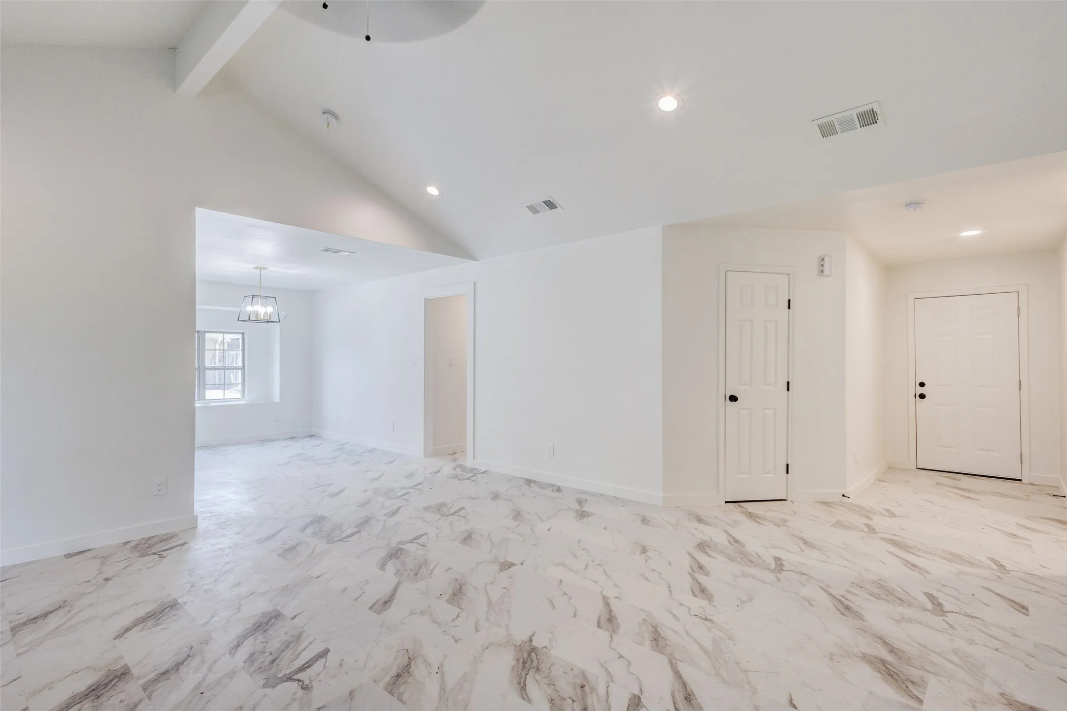 Single Family Residence For Sale in Dallas County , 2437 Trenton Circle, Mesquite, Texas 75150, 3 Bedroom, 2 Bathroom, 2 Garage spaces, 1,536 Sqft, built in 1984, mls#21318116, Real Estate Agent in Mesquite, Homes For Sale in Dallas county, Homes For Sale in Mesquite, Realtor in Mesquite Texas, Real Estate Brokerage Independent Realty Texas, Luminita Cordes Realtor
