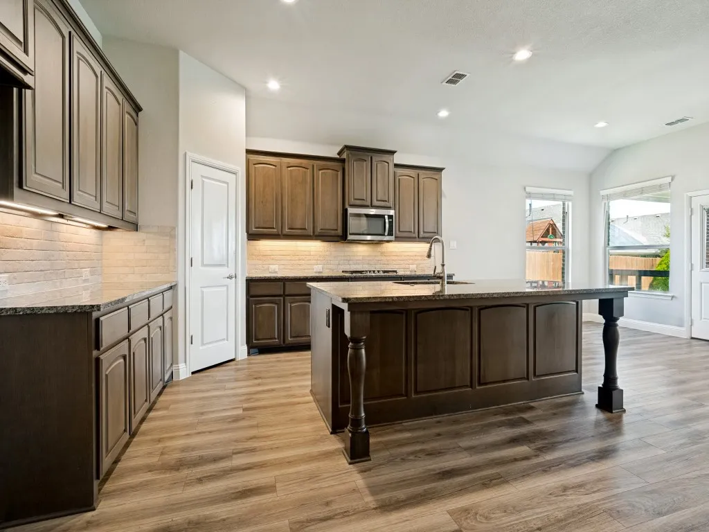 Single Family Residence For Sale in Parker County , 268 Mineral Point Drive, Aledo, Texas 76008, 4 Bedroom, 3 Bathroom, 2 Garage spaces, 2,780 Sqft, built in 2020, mls#21336104, Real Estate Agent in Aledo, Homes For Sale in Parker county, Homes For Sale in Aledo, Realtor in Aledo Texas, Real Estate Brokerage Independent Realty Texas, Luminita Cordes Realtor