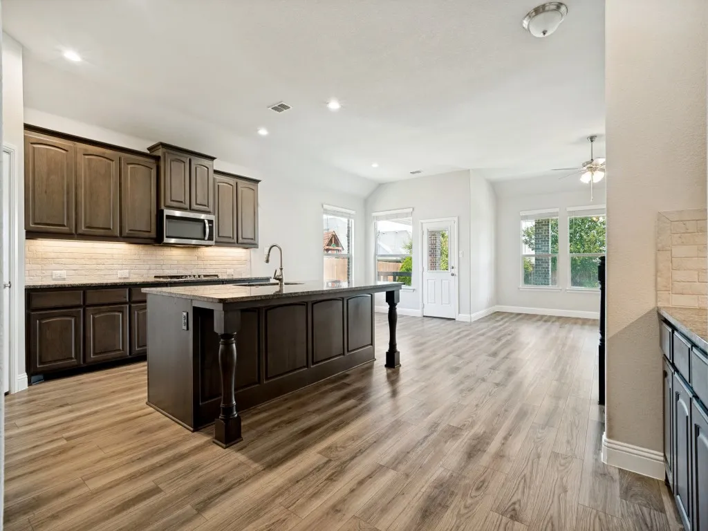 Single Family Residence For Sale in Parker County , 268 Mineral Point Drive, Aledo, Texas 76008, 4 Bedroom, 3 Bathroom, 2 Garage spaces, 2,780 Sqft, built in 2020, mls#21336104, Real Estate Agent in Aledo, Homes For Sale in Parker county, Homes For Sale in Aledo, Realtor in Aledo Texas, Real Estate Brokerage Independent Realty Texas, Luminita Cordes Realtor