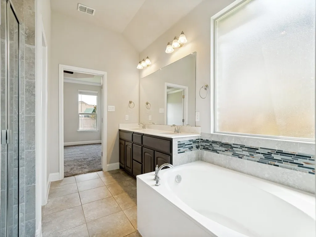 Single Family Residence For Sale in Parker County , 268 Mineral Point Drive, Aledo, Texas 76008, 4 Bedroom, 3 Bathroom, 2 Garage spaces, 2,780 Sqft, built in 2020, mls#21336104, Real Estate Agent in Aledo, Homes For Sale in Parker county, Homes For Sale in Aledo, Realtor in Aledo Texas, Real Estate Brokerage Independent Realty Texas, Luminita Cordes Realtor