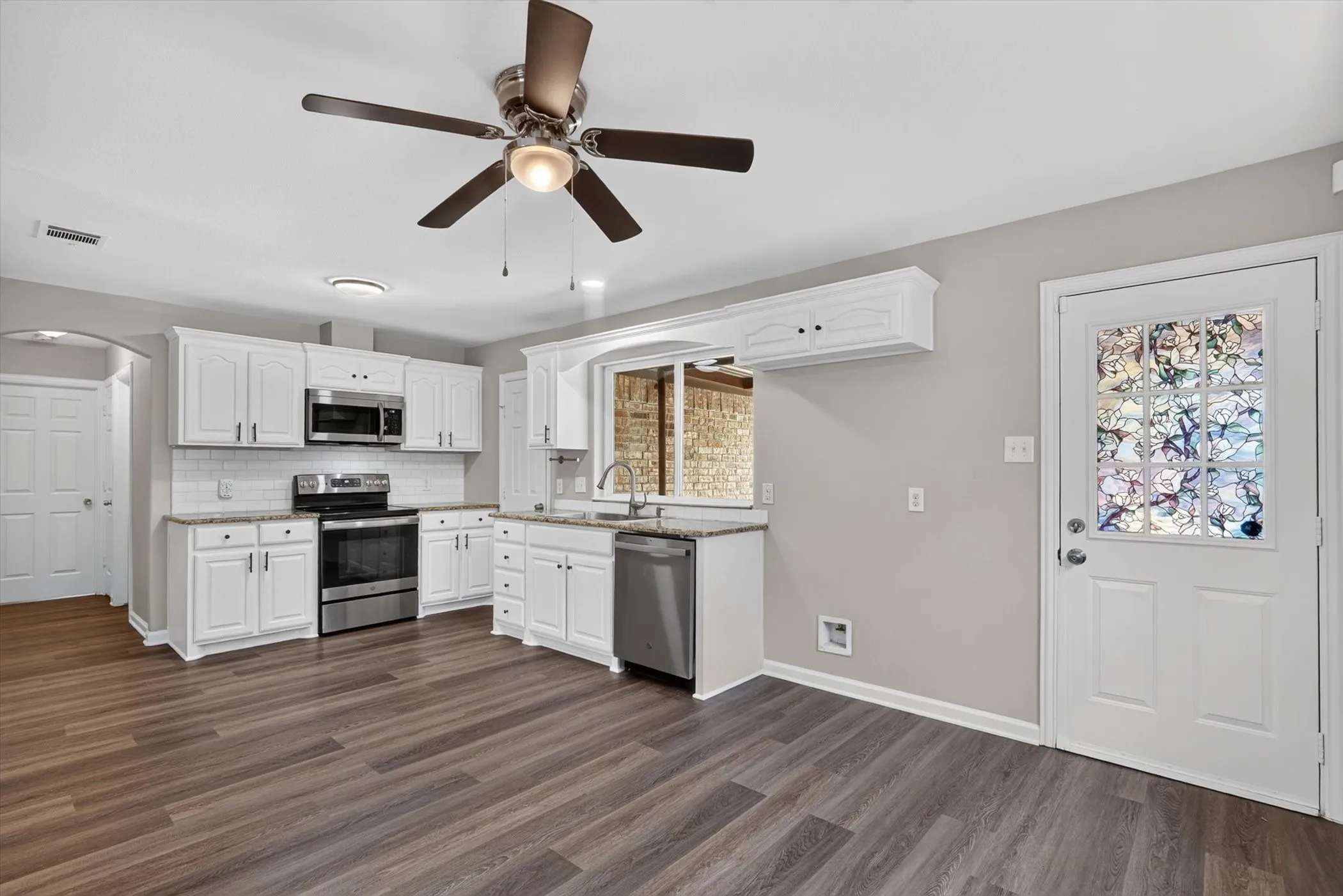 Single Family Residence For Sale in Tarrant County , 624 Hallvale Drive, White Settlement, Texas 76108, 4 Bedroom, 2 Bathroom, 2 Garage spaces, 1,675 Sqft, built in 1977, mls#21335934, Real Estate Agent in White Settlement, Homes For Sale in Tarrant county, Homes For Sale in White Settlement, Realtor in White Settlement Texas, Real Estate Brokerage Independent Realty Texas, Luminita Cordes Realtor
