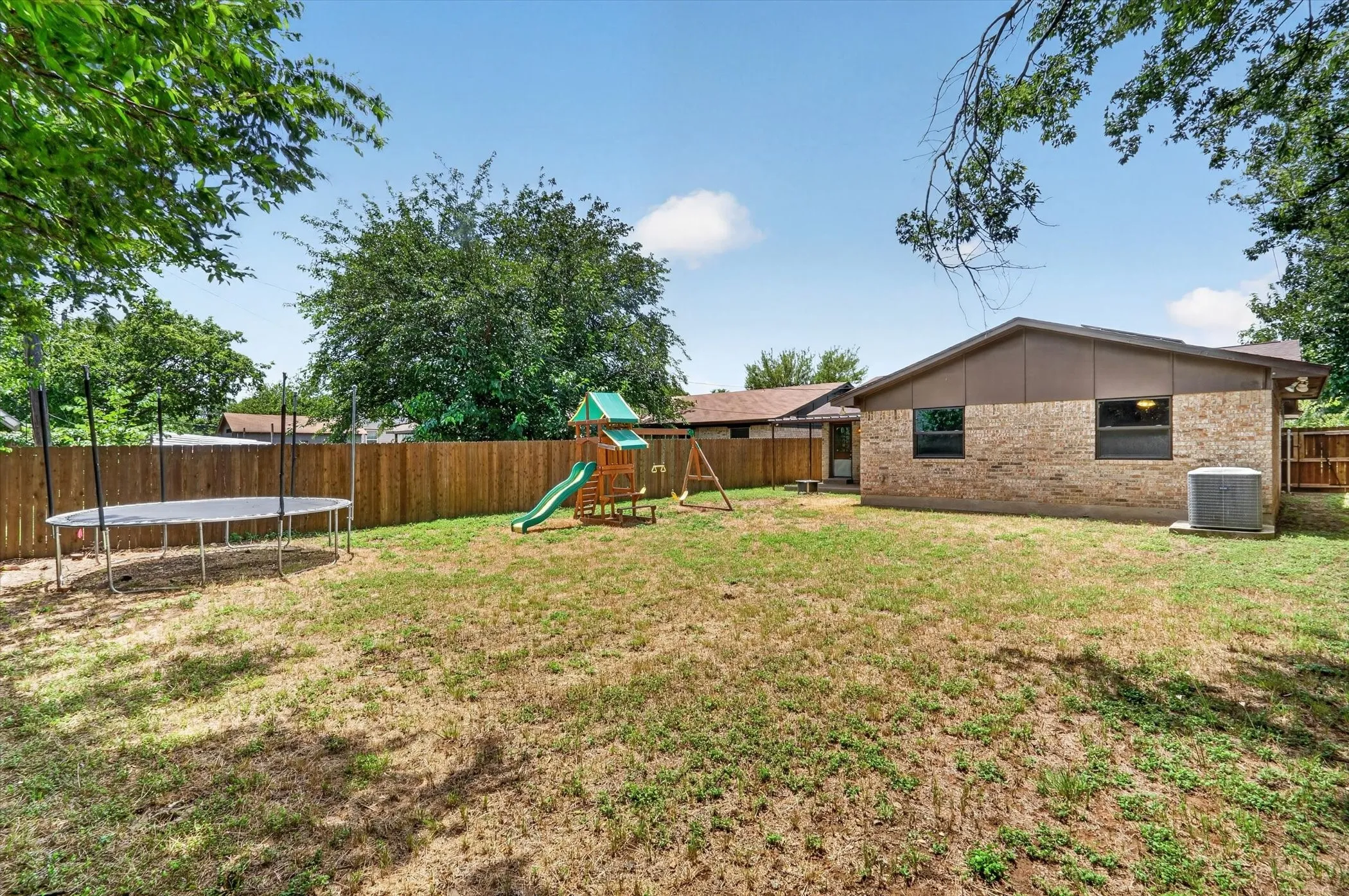 Single Family Residence For Sale in Tarrant County , 624 Hallvale Drive, White Settlement, Texas 76108, 4 Bedroom, 2 Bathroom, 2 Garage spaces, 1,675 Sqft, built in 1977, mls#21335934, Real Estate Agent in White Settlement, Homes For Sale in Tarrant county, Homes For Sale in White Settlement, Realtor in White Settlement Texas, Real Estate Brokerage Independent Realty Texas, Luminita Cordes Realtor