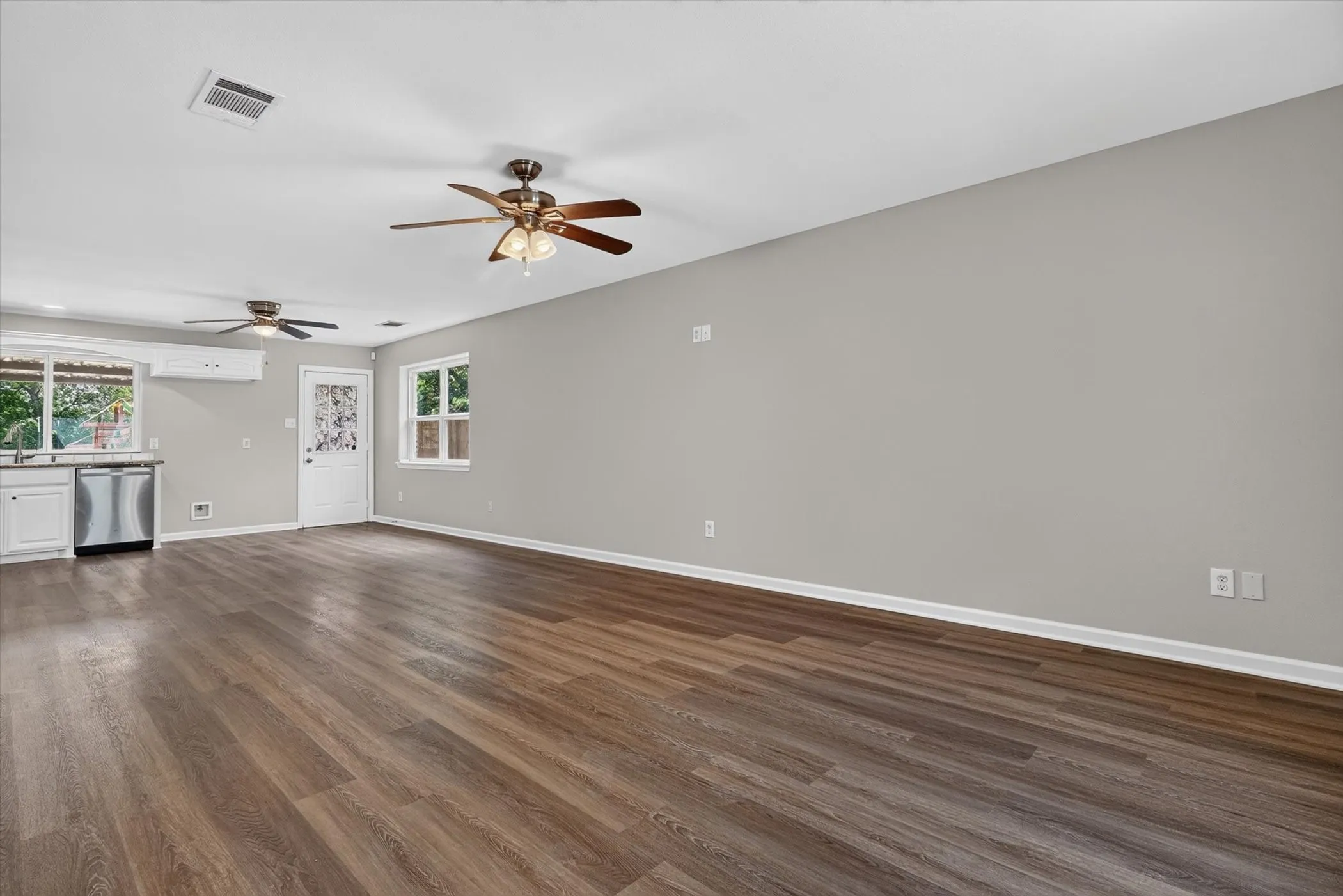 Single Family Residence For Sale in Tarrant County , 624 Hallvale Drive, White Settlement, Texas 76108, 4 Bedroom, 2 Bathroom, 2 Garage spaces, 1,675 Sqft, built in 1977, mls#21335934, Real Estate Agent in White Settlement, Homes For Sale in Tarrant county, Homes For Sale in White Settlement, Realtor in White Settlement Texas, Real Estate Brokerage Independent Realty Texas, Luminita Cordes Realtor