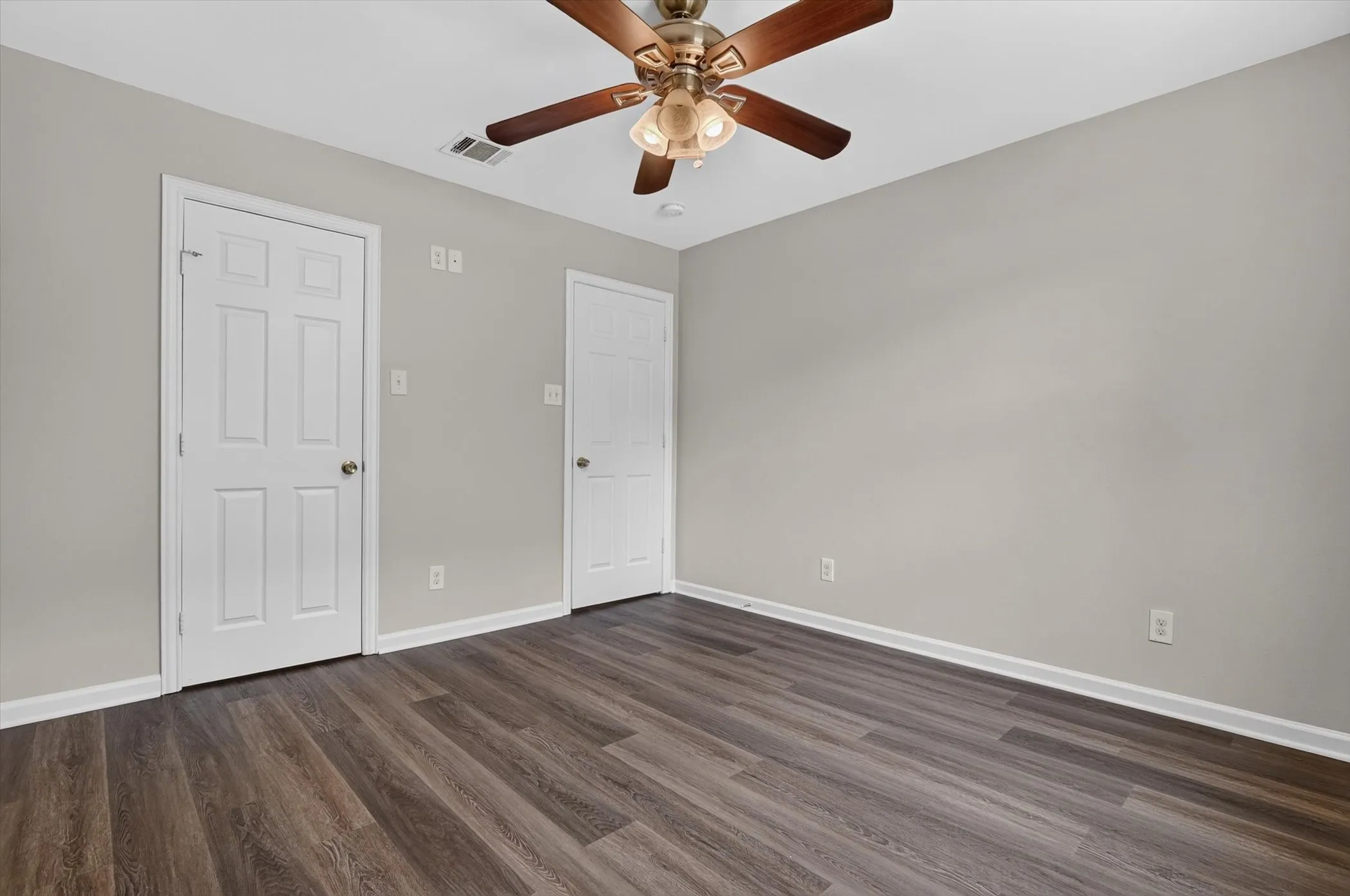 Single Family Residence For Sale in Tarrant County , 624 Hallvale Drive, White Settlement, Texas 76108, 4 Bedroom, 2 Bathroom, 2 Garage spaces, 1,675 Sqft, built in 1977, mls#21335934, Real Estate Agent in White Settlement, Homes For Sale in Tarrant county, Homes For Sale in White Settlement, Realtor in White Settlement Texas, Real Estate Brokerage Independent Realty Texas, Luminita Cordes Realtor