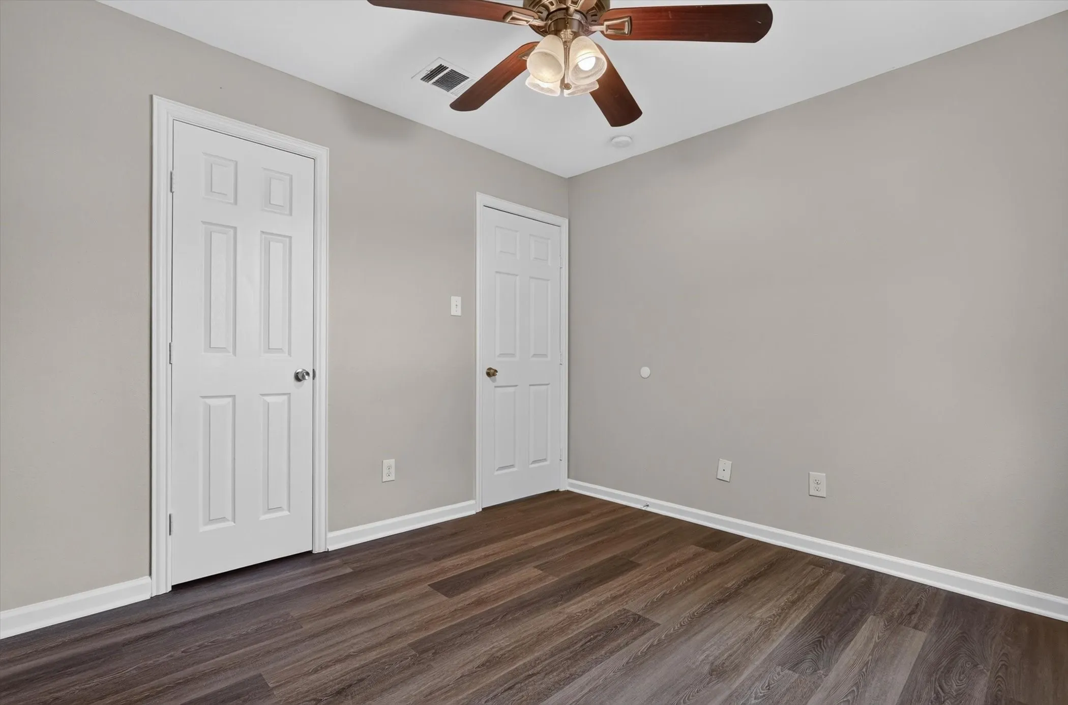 Single Family Residence For Sale in Tarrant County , 624 Hallvale Drive, White Settlement, Texas 76108, 4 Bedroom, 2 Bathroom, 2 Garage spaces, 1,675 Sqft, built in 1977, mls#21335934, Real Estate Agent in White Settlement, Homes For Sale in Tarrant county, Homes For Sale in White Settlement, Realtor in White Settlement Texas, Real Estate Brokerage Independent Realty Texas, Luminita Cordes Realtor