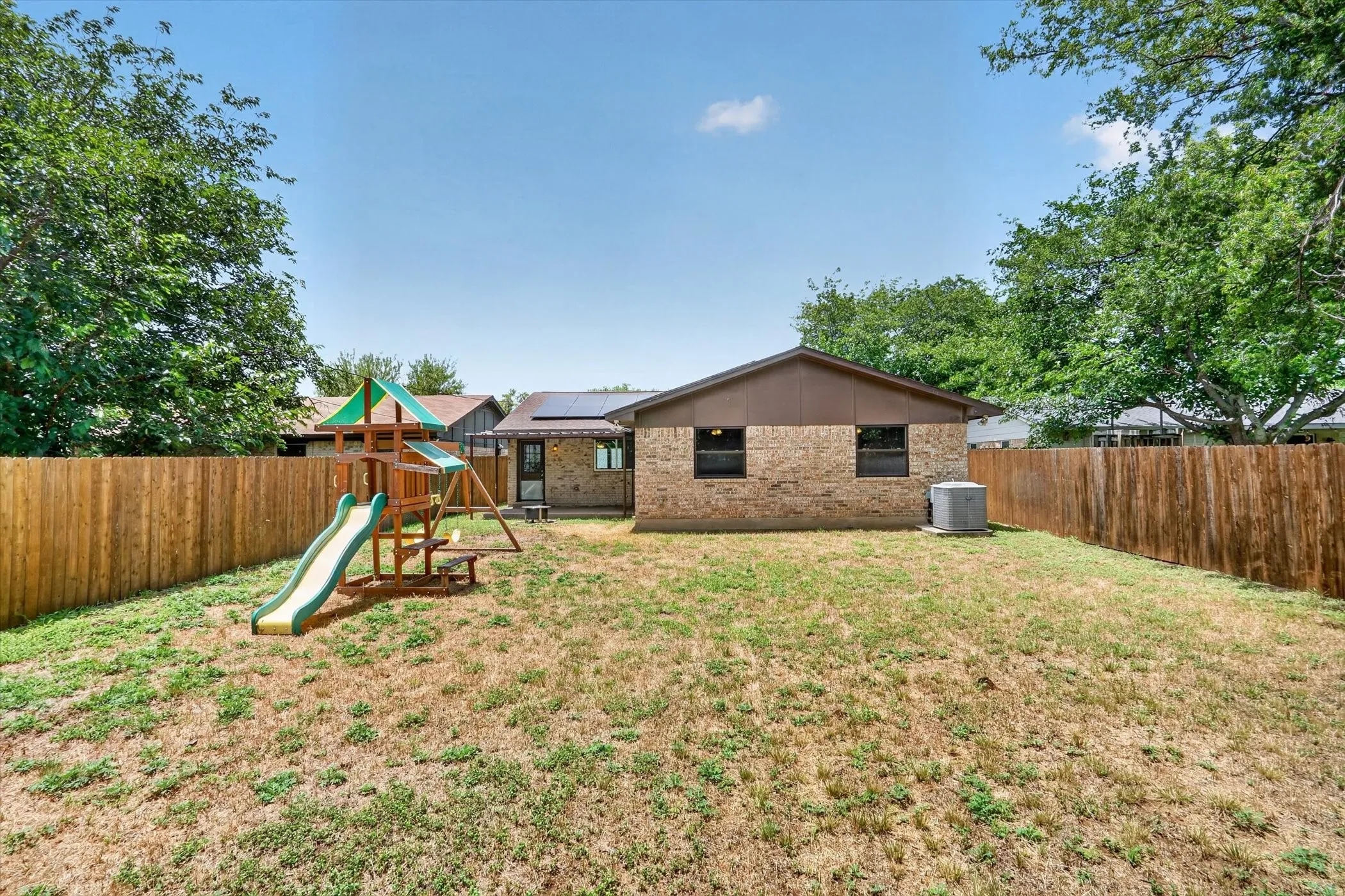 Single Family Residence For Sale in Tarrant County , 624 Hallvale Drive, White Settlement, Texas 76108, 4 Bedroom, 2 Bathroom, 2 Garage spaces, 1,675 Sqft, built in 1977, mls#21335934, Real Estate Agent in White Settlement, Homes For Sale in Tarrant county, Homes For Sale in White Settlement, Realtor in White Settlement Texas, Real Estate Brokerage Independent Realty Texas, Luminita Cordes Realtor