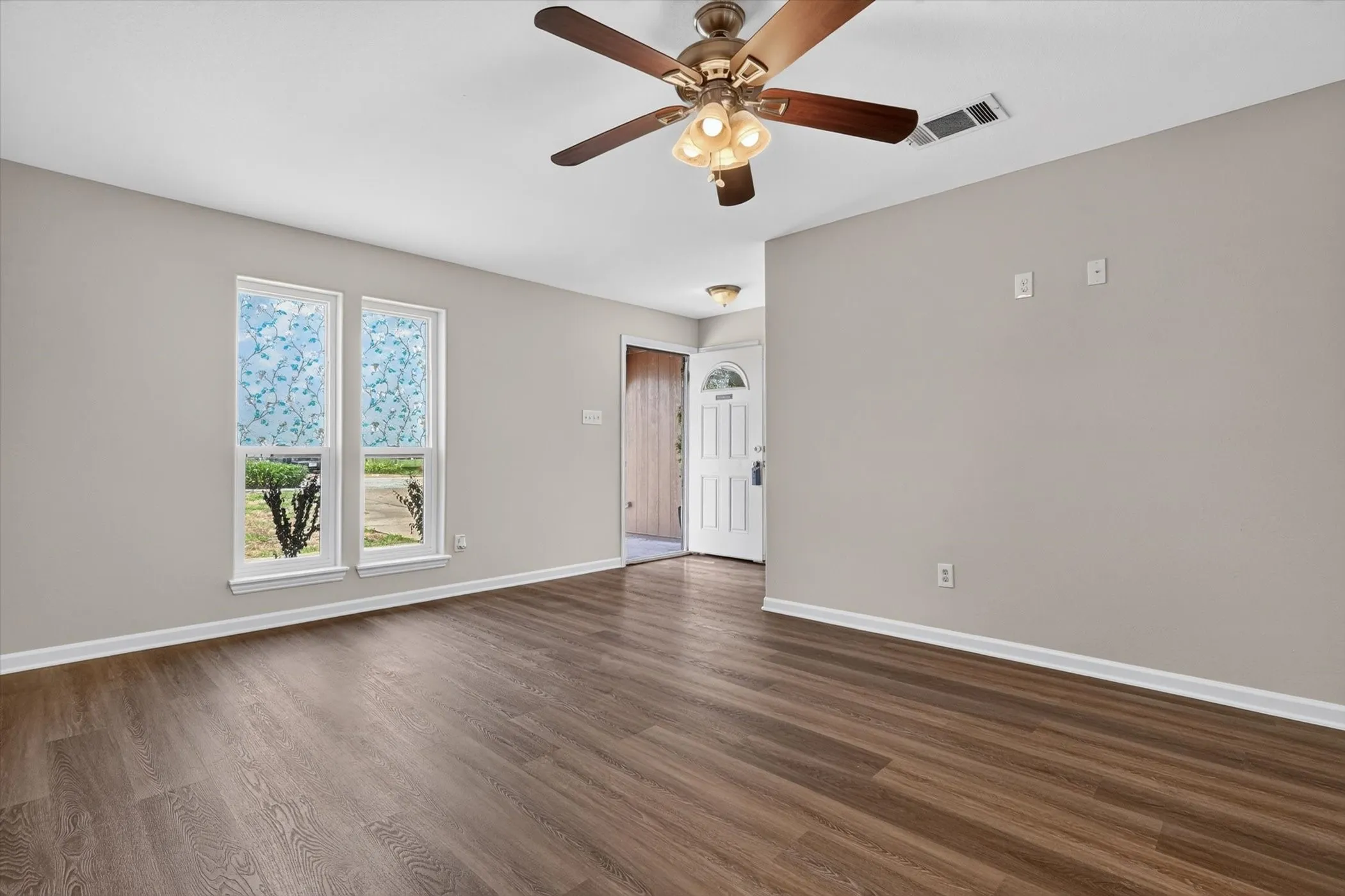 Single Family Residence For Sale in Tarrant County , 624 Hallvale Drive, White Settlement, Texas 76108, 4 Bedroom, 2 Bathroom, 2 Garage spaces, 1,675 Sqft, built in 1977, mls#21335934, Real Estate Agent in White Settlement, Homes For Sale in Tarrant county, Homes For Sale in White Settlement, Realtor in White Settlement Texas, Real Estate Brokerage Independent Realty Texas, Luminita Cordes Realtor