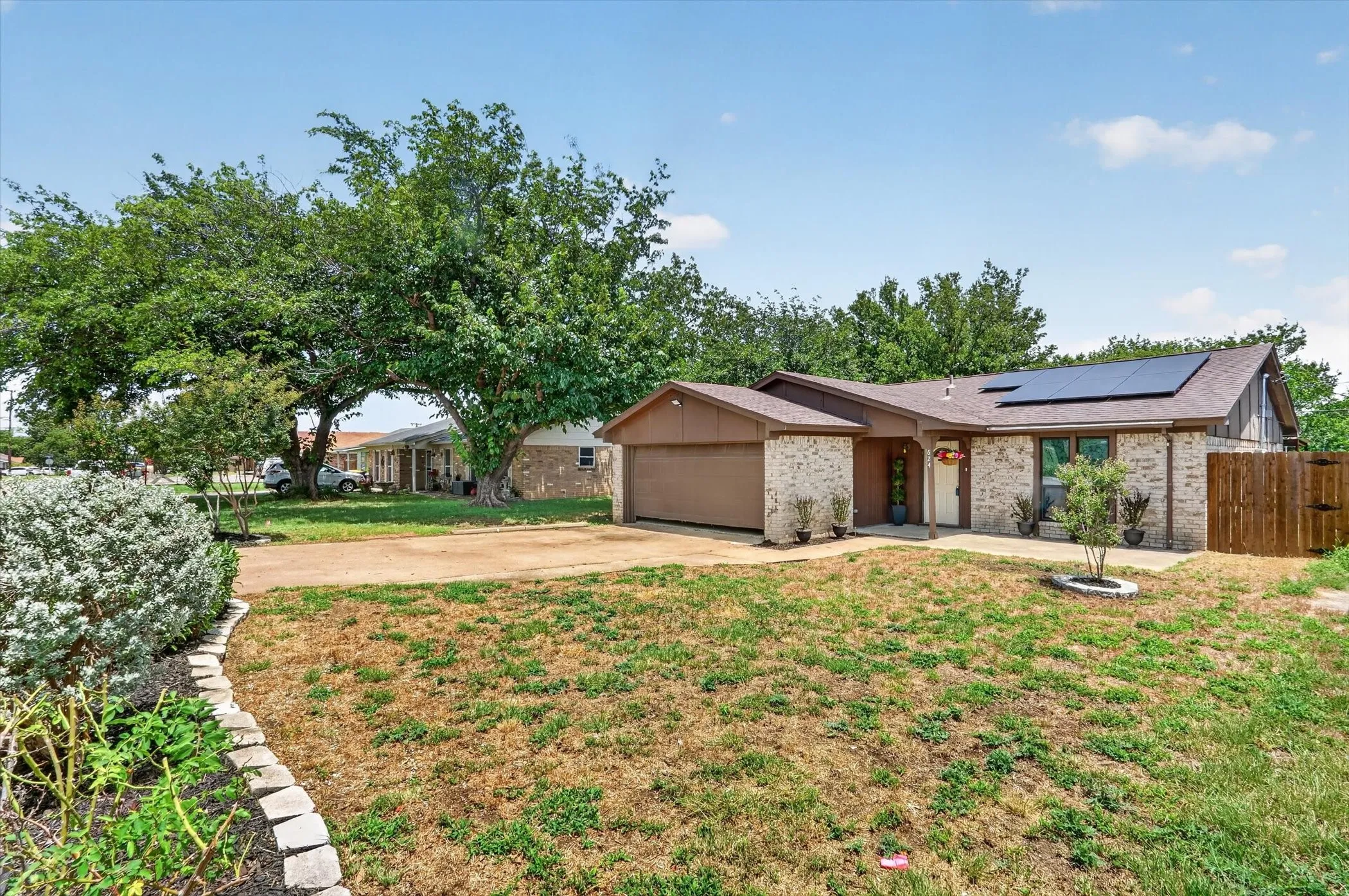 Single Family Residence For Sale in Tarrant County , 624 Hallvale Drive, White Settlement, Texas 76108, 4 Bedroom, 2 Bathroom, 2 Garage spaces, 1,675 Sqft, built in 1977, mls#21335934, Real Estate Agent in White Settlement, Homes For Sale in Tarrant county, Homes For Sale in White Settlement, Realtor in White Settlement Texas, Real Estate Brokerage Independent Realty Texas, Luminita Cordes Realtor