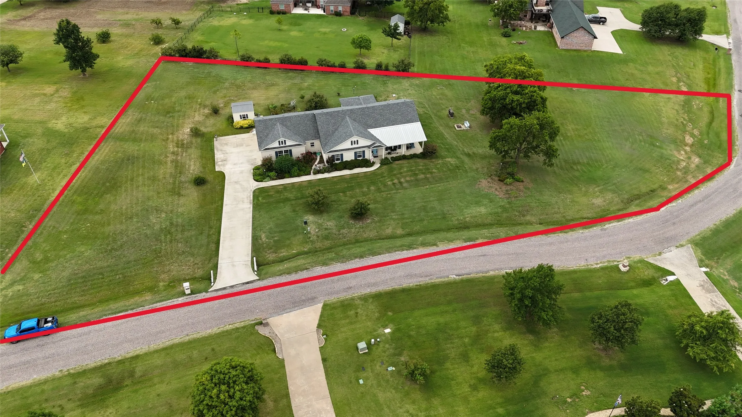 Single Family Residence For Sale in Grayson County , 131 Whispering Winds Drive, Gunter, Texas 75058, 3 Bedroom, 2 Bathroom, 3 Garage spaces, 2,533 Sqft, built in 2016, mls#21330846, Real Estate Agent in Gunter, Homes For Sale in Grayson county, Homes For Sale in Gunter, Realtor in Gunter Texas, Real Estate Brokerage Independent Realty Texas, Luminita Cordes Realtor