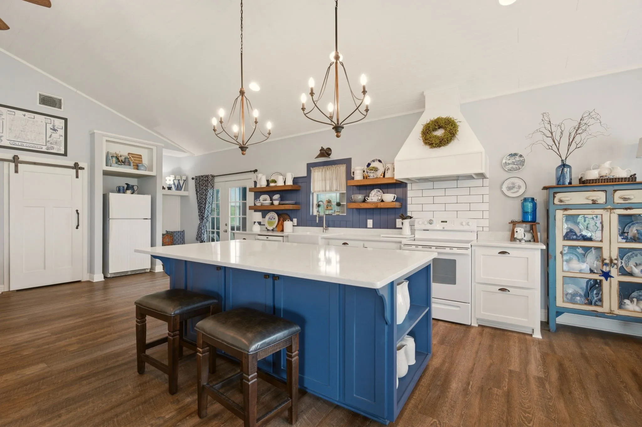 Single Family Residence For Sale in Grayson County , 131 Whispering Winds Drive, Gunter, Texas 75058, 3 Bedroom, 2 Bathroom, 3 Garage spaces, 2,533 Sqft, built in 2016, mls#21330846, Real Estate Agent in Gunter, Homes For Sale in Grayson county, Homes For Sale in Gunter, Realtor in Gunter Texas, Real Estate Brokerage Independent Realty Texas, Luminita Cordes Realtor