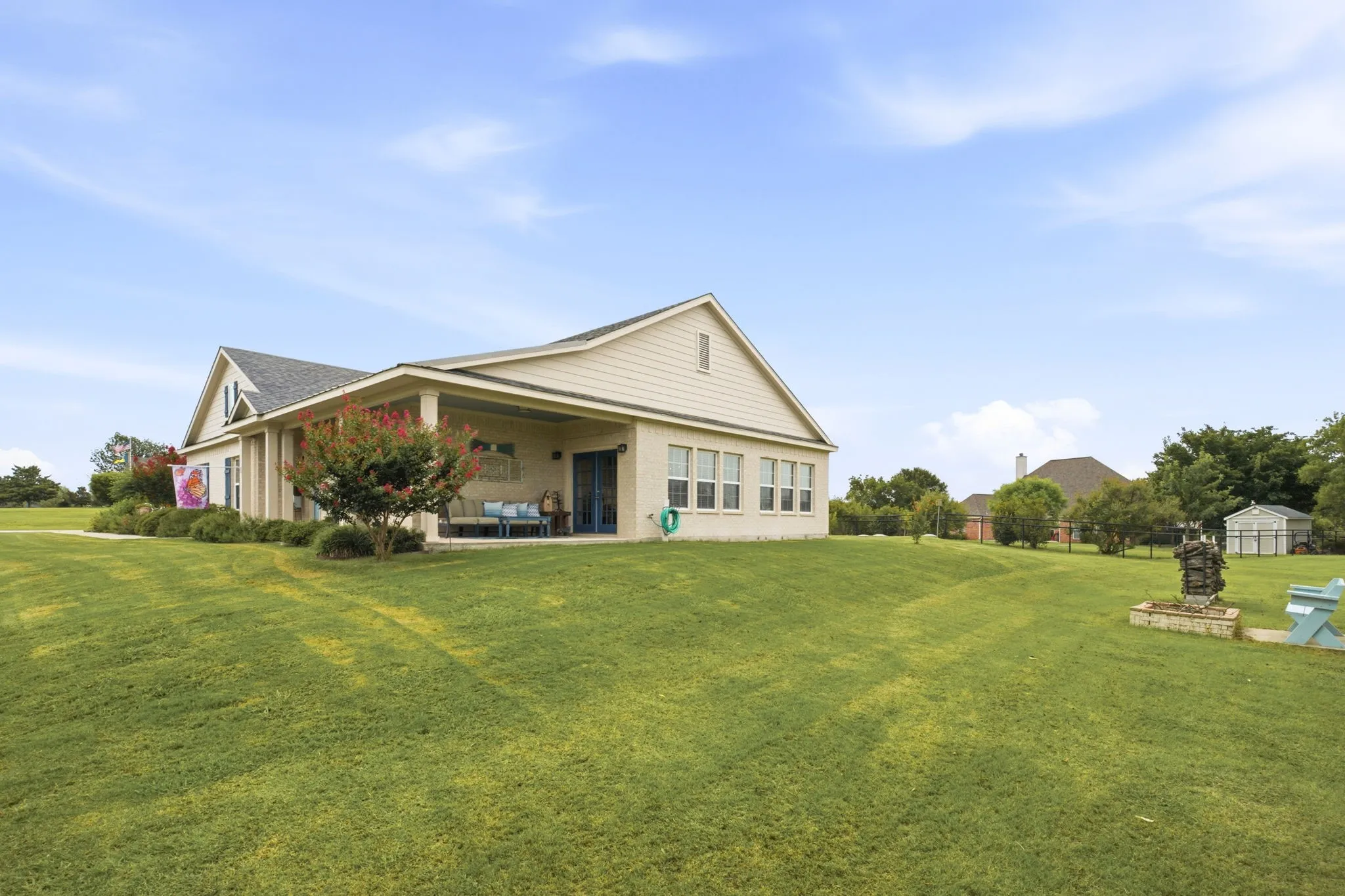 Single Family Residence For Sale in Grayson County , 131 Whispering Winds Drive, Gunter, Texas 75058, 3 Bedroom, 2 Bathroom, 3 Garage spaces, 2,533 Sqft, built in 2016, mls#21330846, Real Estate Agent in Gunter, Homes For Sale in Grayson county, Homes For Sale in Gunter, Realtor in Gunter Texas, Real Estate Brokerage Independent Realty Texas, Luminita Cordes Realtor