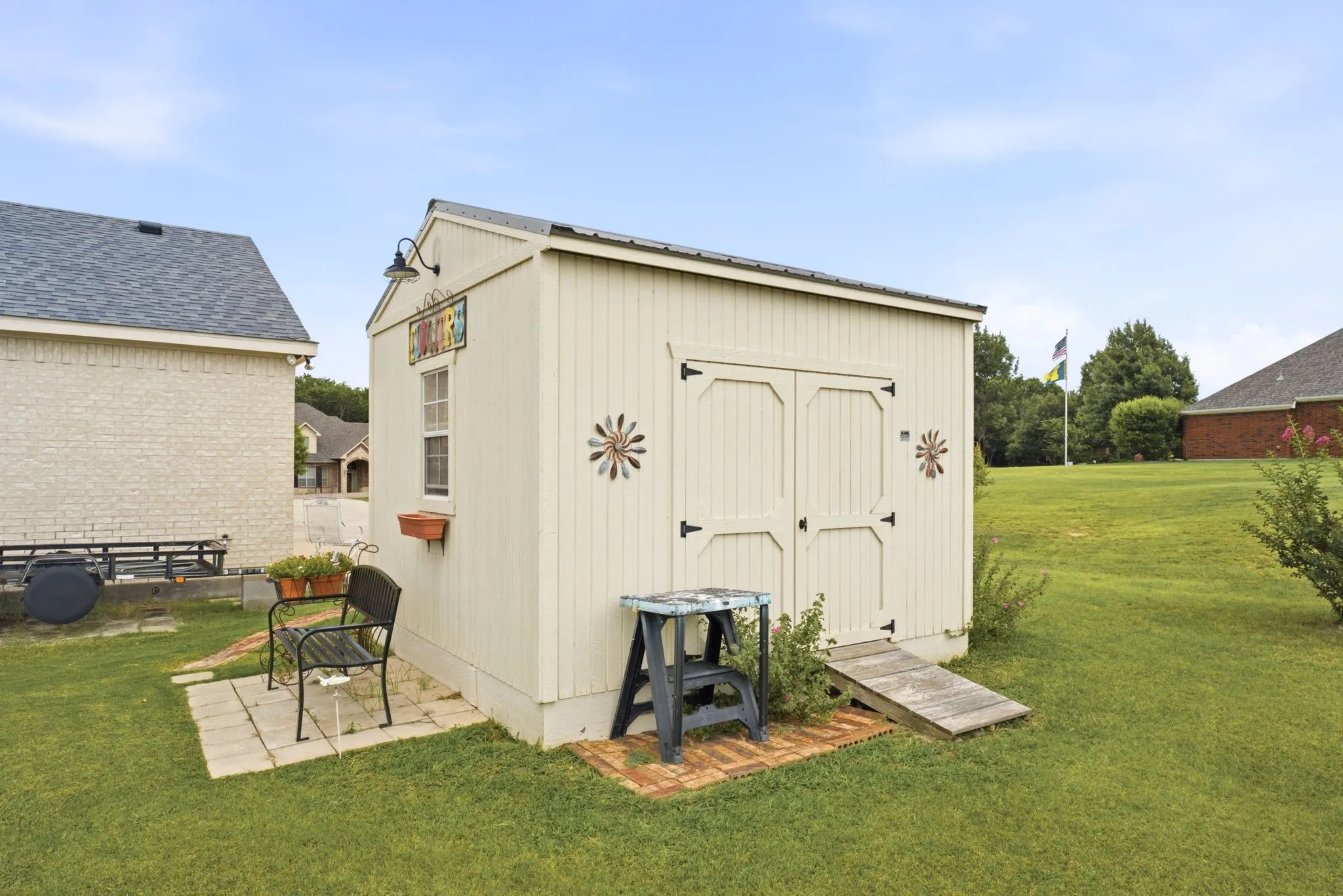 Single Family Residence For Sale in Grayson County , 131 Whispering Winds Drive, Gunter, Texas 75058, 3 Bedroom, 2 Bathroom, 3 Garage spaces, 2,533 Sqft, built in 2016, mls#21330846, Real Estate Agent in Gunter, Homes For Sale in Grayson county, Homes For Sale in Gunter, Realtor in Gunter Texas, Real Estate Brokerage Independent Realty Texas, Luminita Cordes Realtor