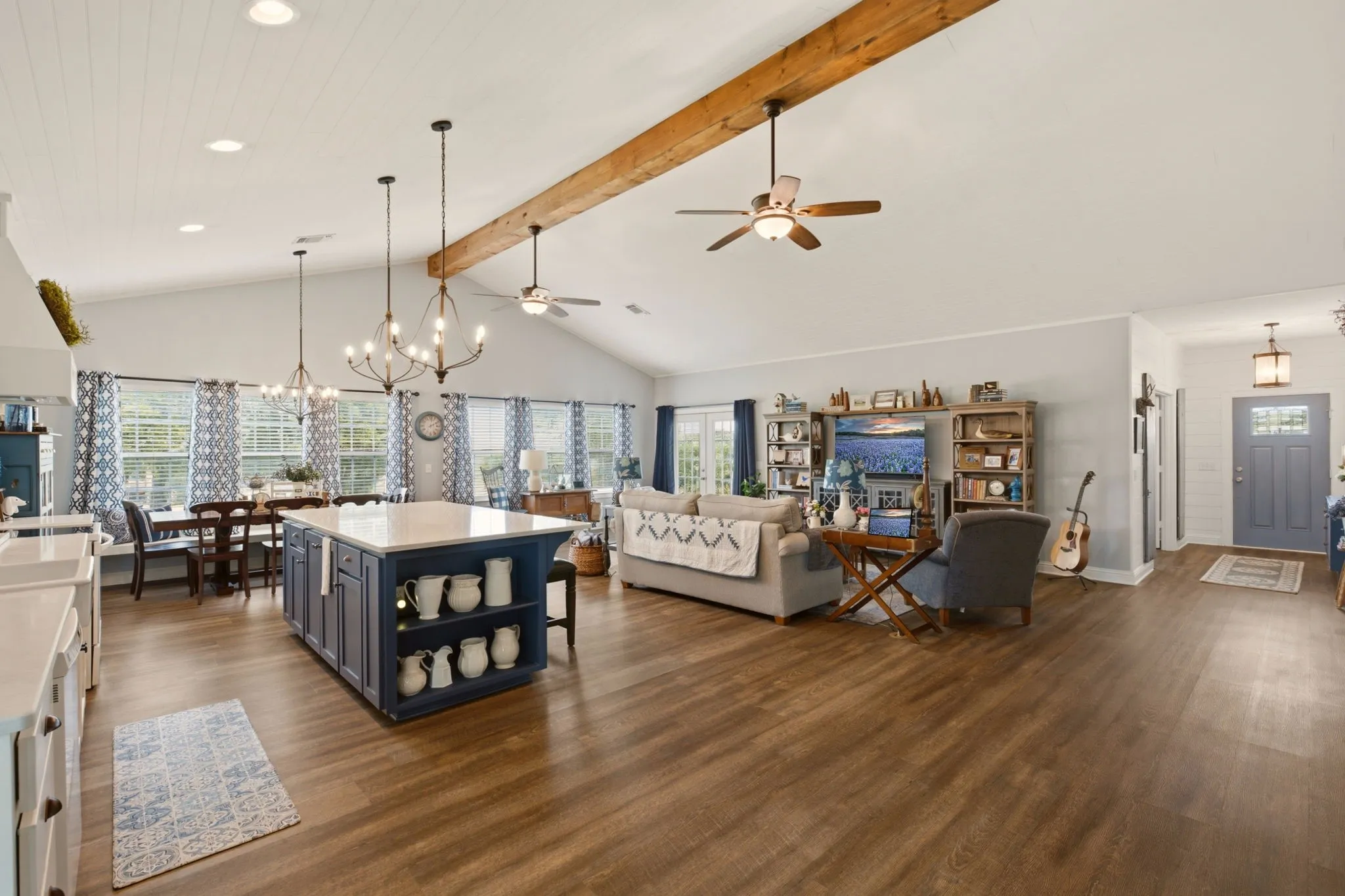 Single Family Residence For Sale in Grayson County , 131 Whispering Winds Drive, Gunter, Texas 75058, 3 Bedroom, 2 Bathroom, 3 Garage spaces, 2,533 Sqft, built in 2016, mls#21330846, Real Estate Agent in Gunter, Homes For Sale in Grayson county, Homes For Sale in Gunter, Realtor in Gunter Texas, Real Estate Brokerage Independent Realty Texas, Luminita Cordes Realtor
